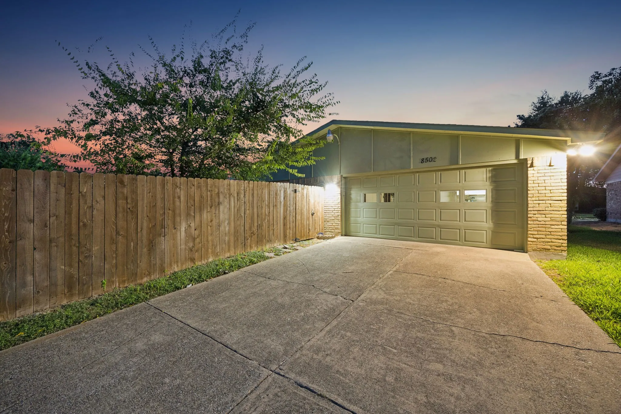 Single Family Residence For Sale in Dallas County , 8502 Baumgarten Drive, Dallas, Texas 75228, 3 Bedroom, 2 Bathroom, 2 Garage spaces, 1,473 Sqft, built in 1976, mls#21385762, Real Estate Agent in Dallas, Homes For Sale in Dallas county, Homes For Sale in Dallas, Realtor in Dallas Texas, Real Estate Brokerage Independent Realty Texas, Luminita Cordes Realtor