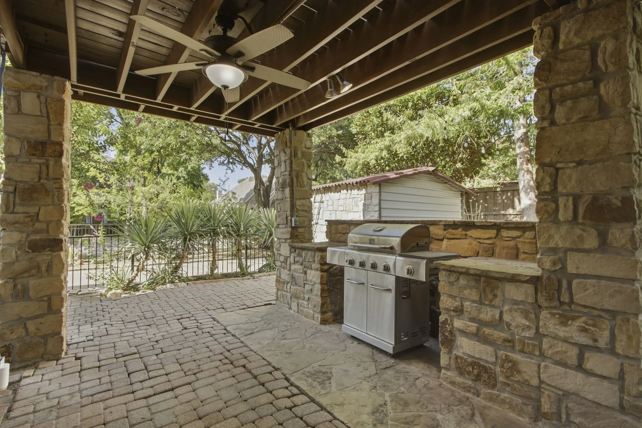 Single Family Residence For Rent in Dallas County , 210 Chinaberry Way, Coppell, Texas 75019, 5 Bedroom, 4 Bathroom, 2 Garage spaces, 4,005 Sqft, built in 1992, mls#21393467, Real Estate Agent in Coppell, Homes For Rent in Dallas county, Homes For Rent in Coppell, Realtor in Coppell Texas, Real Estate Brokerage Independent Realty Texas, Luminita Cordes Realtor