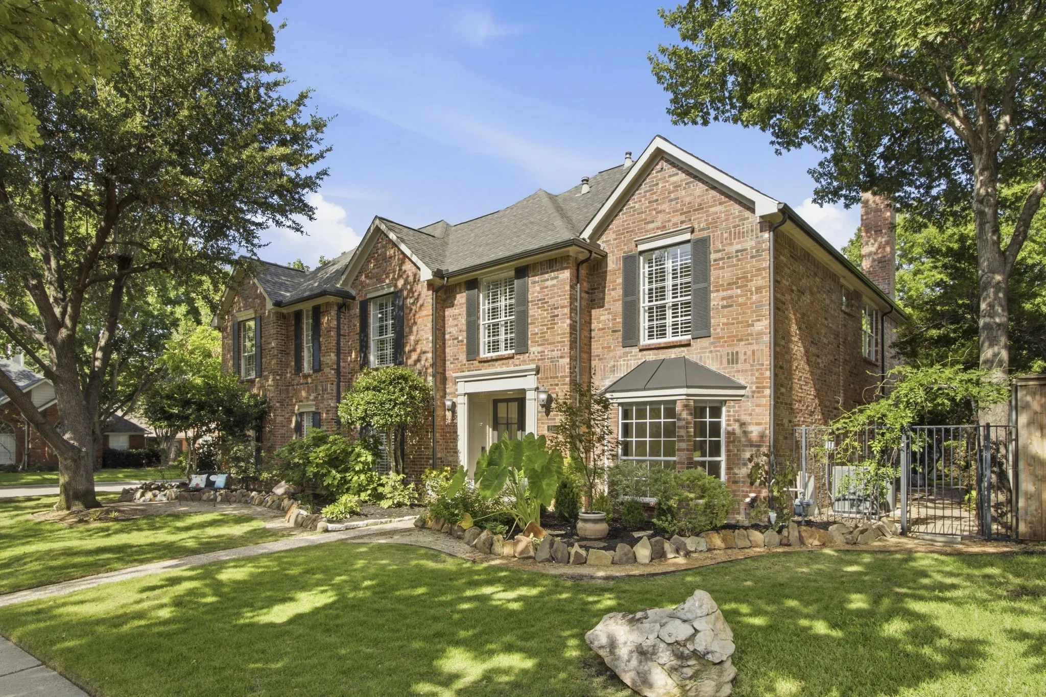 Single Family Residence For Rent in Dallas County , 210 Chinaberry Way, Coppell, Texas 75019, 5 Bedroom, 4 Bathroom, 2 Garage spaces, 4,005 Sqft, built in 1992, mls#21393467, Real Estate Agent in Coppell, Homes For Rent in Dallas county, Homes For Rent in Coppell, Realtor in Coppell Texas, Real Estate Brokerage Independent Realty Texas, Luminita Cordes Realtor