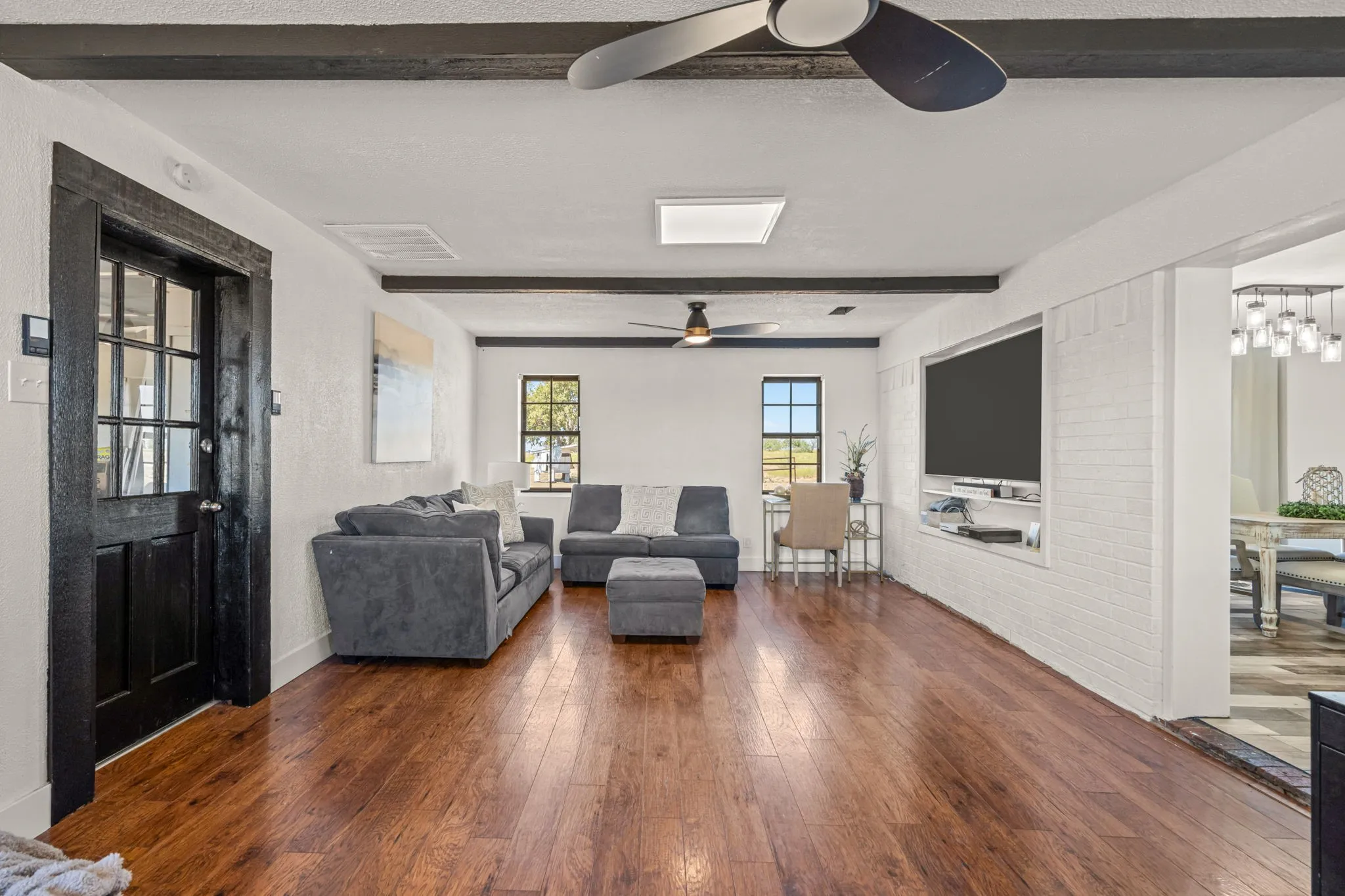 Extra bonus space between kitchen/dining and garage