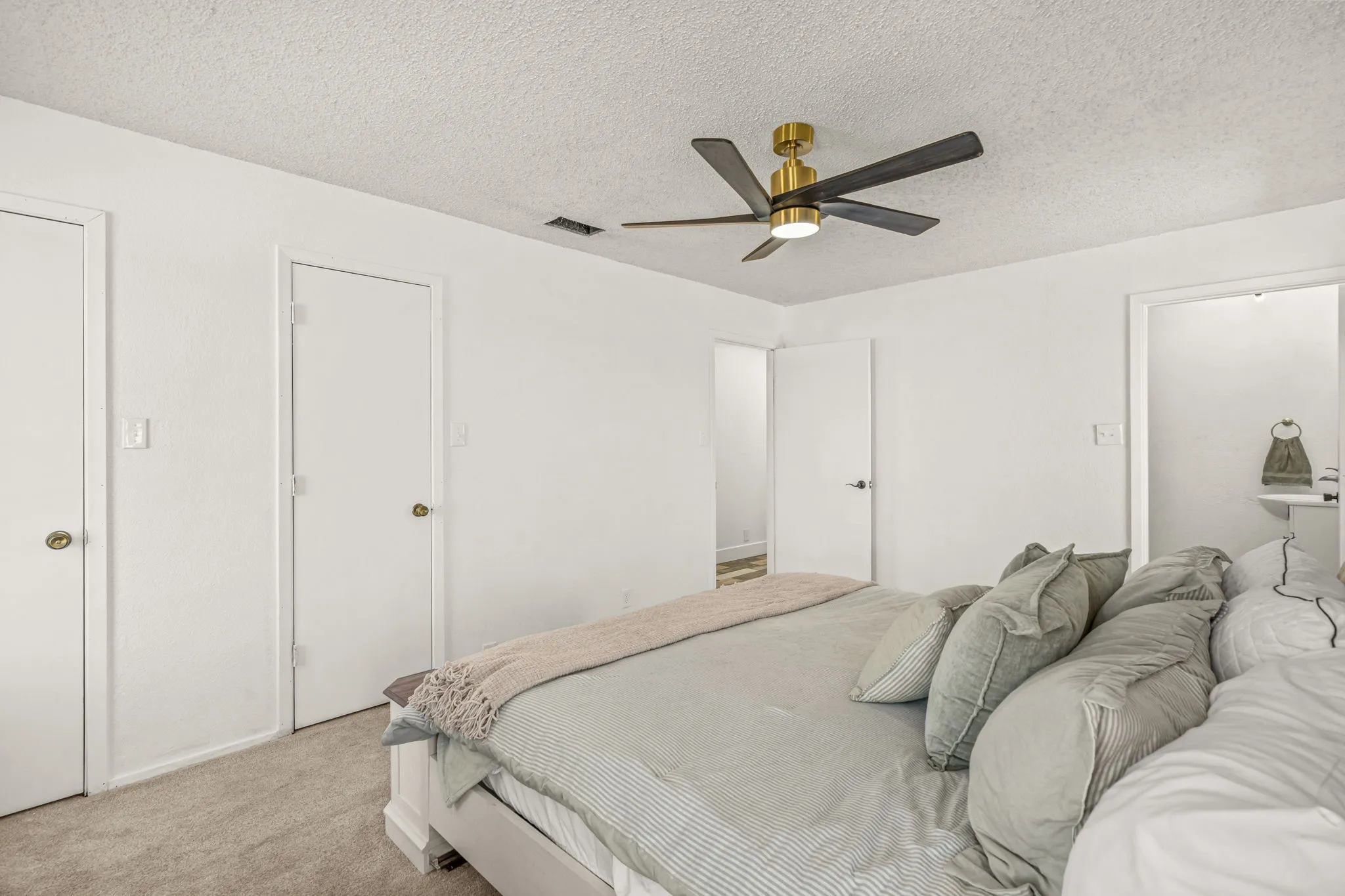 Farm For Sale in Denton County , 8871 Sam Bass Road, Sanger, Texas 76266, 3 Bedroom, 2 Bathroom, Garage spaces, 2,185 Sqft, built in 1984, mls#21385279, Real Estate Agent in Sanger, Homes For Sale in Denton county, Homes For Sale in Sanger, Realtor in Sanger Texas, Real Estate Brokerage Independent Realty Texas, Luminita Cordes Realtor