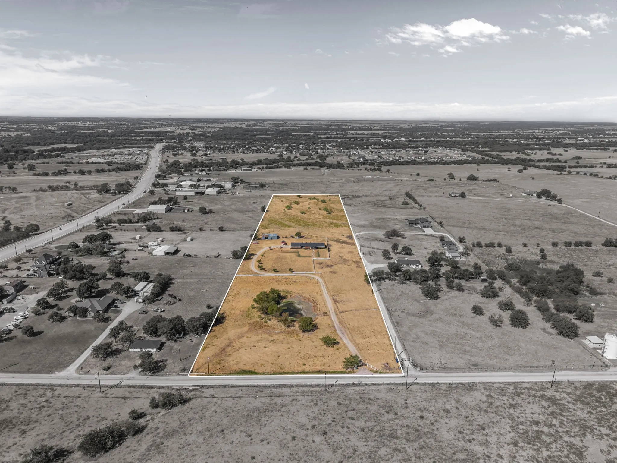 Farm For Sale in Denton County , 8871 Sam Bass Road, Sanger, Texas 76266, 3 Bedroom, 2 Bathroom, Garage spaces, 2,185 Sqft, built in 1984, mls#21385279, Real Estate Agent in Sanger, Homes For Sale in Denton county, Homes For Sale in Sanger, Realtor in Sanger Texas, Real Estate Brokerage Independent Realty Texas, Luminita Cordes Realtor