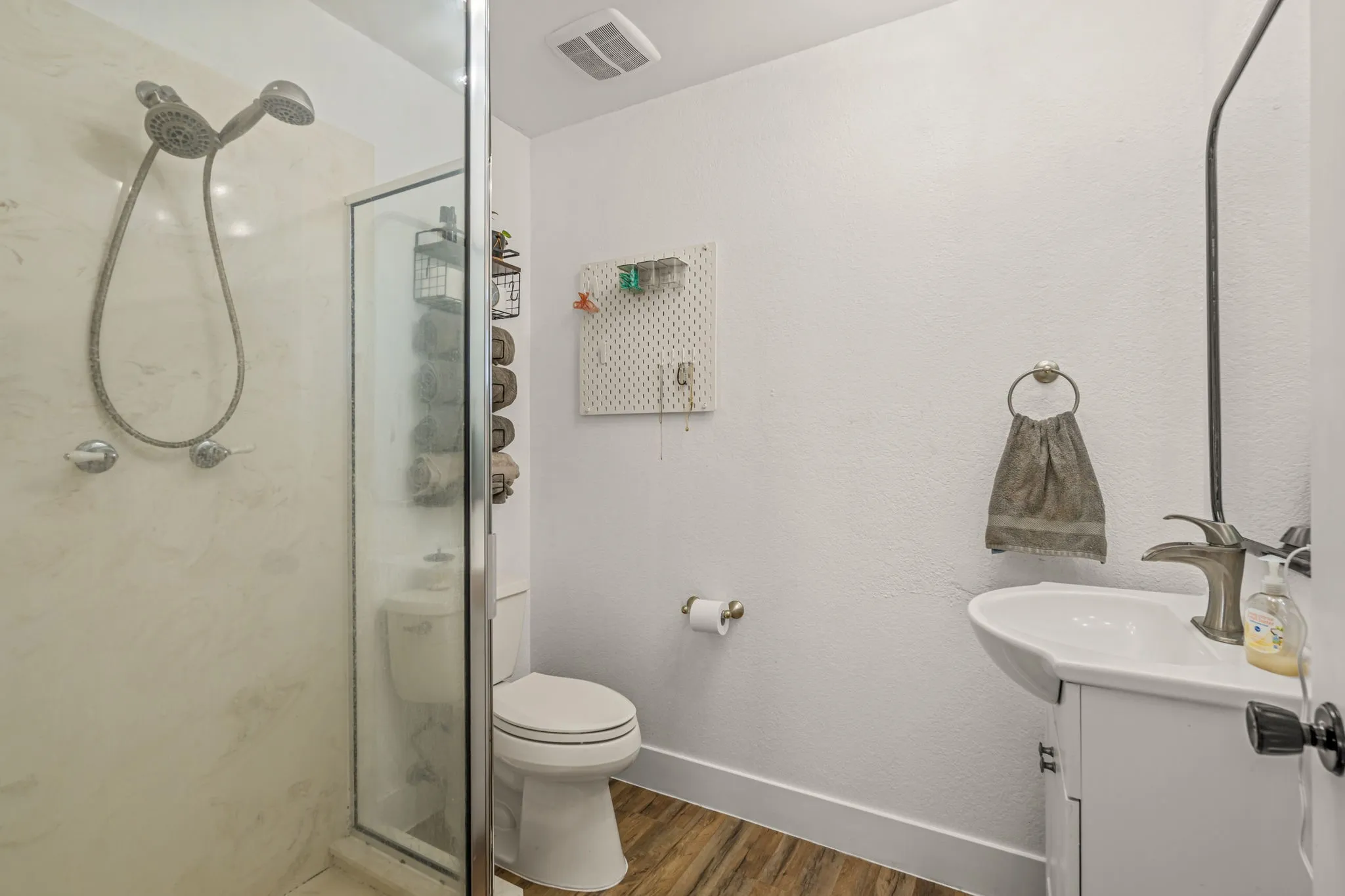 Farm For Sale in Denton County , 8871 Sam Bass Road, Sanger, Texas 76266, 3 Bedroom, 2 Bathroom, Garage spaces, 2,185 Sqft, built in 1984, mls#21385279, Real Estate Agent in Sanger, Homes For Sale in Denton county, Homes For Sale in Sanger, Realtor in Sanger Texas, Real Estate Brokerage Independent Realty Texas, Luminita Cordes Realtor