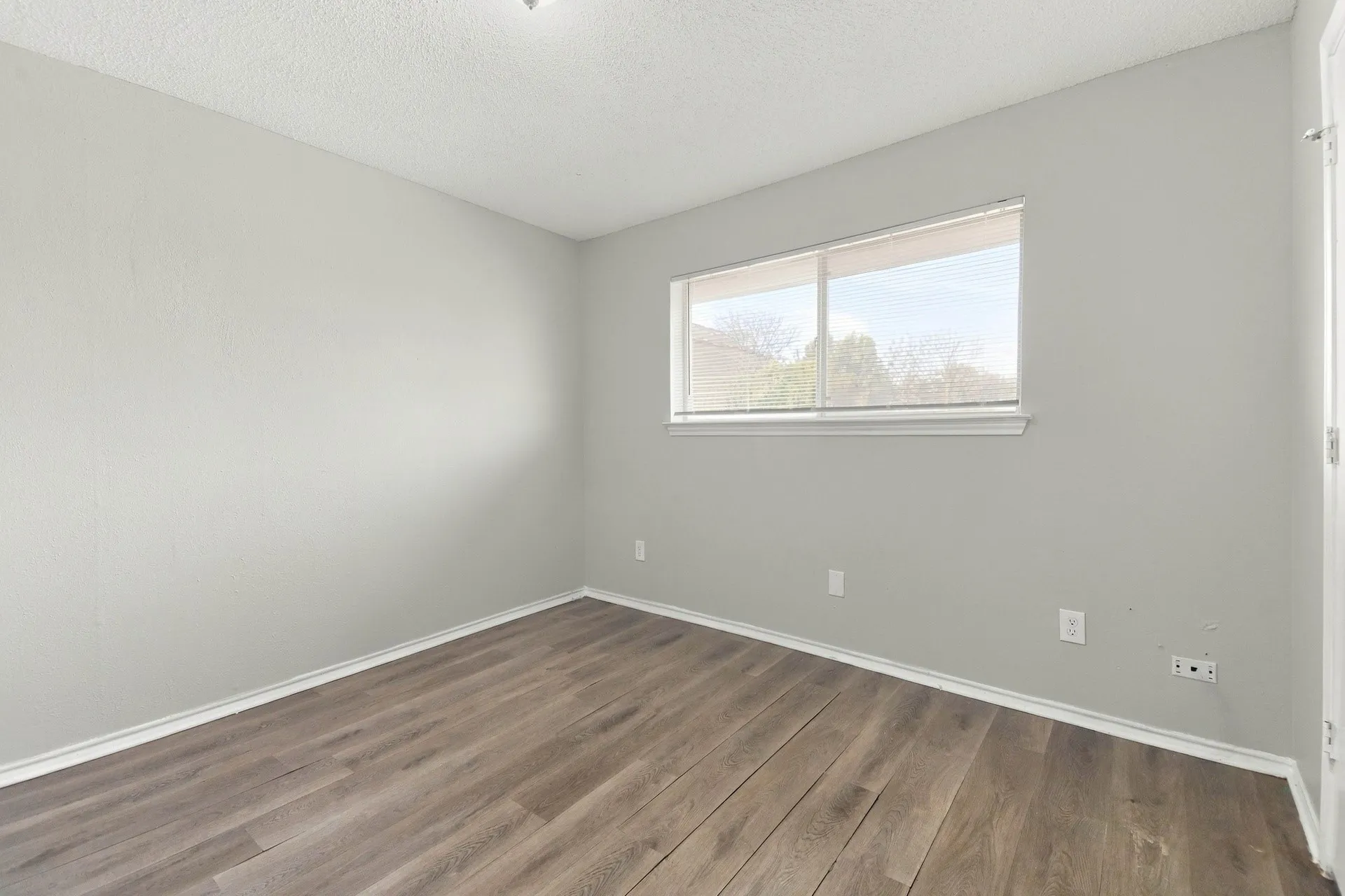 Single Family Residence For Rent in Collin County , 2865 Meadowbrook Drive, Plano, Texas 75075, 6 Bedroom, 5 Bathroom, 2 Garage spaces, 3,337 Sqft, built in 1975, mls#21392478, Real Estate Agent in Plano, Homes For Rent in Collin county, Homes For Rent in Plano, Realtor in Plano Texas, Real Estate Brokerage Independent Realty Texas, Luminita Cordes Realtor