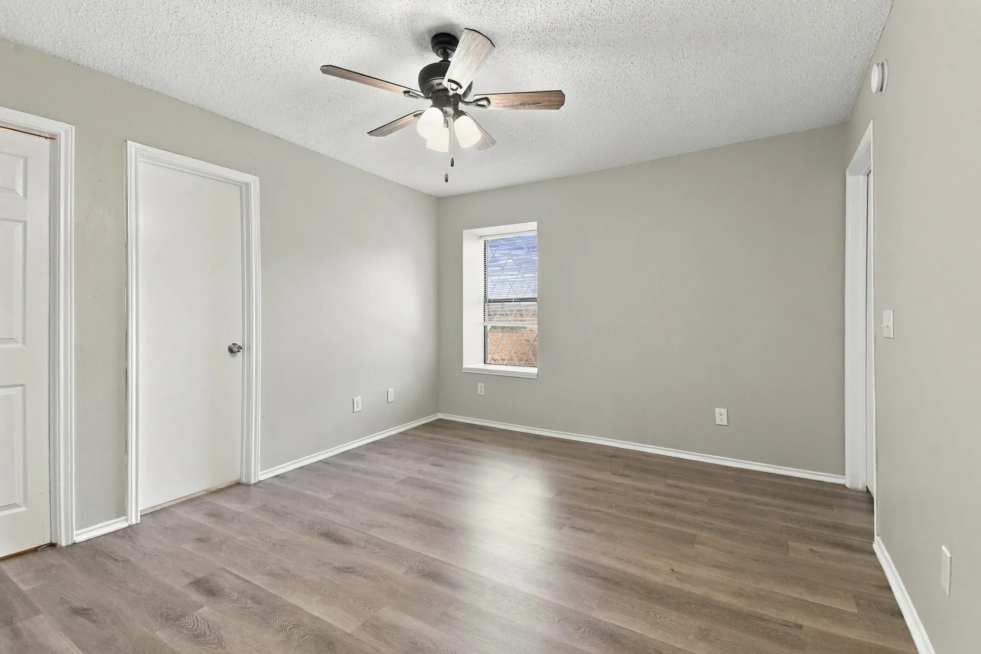 Single Family Residence For Rent in Collin County , 2865 Meadowbrook Drive, Plano, Texas 75075, 6 Bedroom, 5 Bathroom, 2 Garage spaces, 3,337 Sqft, built in 1975, mls#21392478, Real Estate Agent in Plano, Homes For Rent in Collin county, Homes For Rent in Plano, Realtor in Plano Texas, Real Estate Brokerage Independent Realty Texas, Luminita Cordes Realtor
