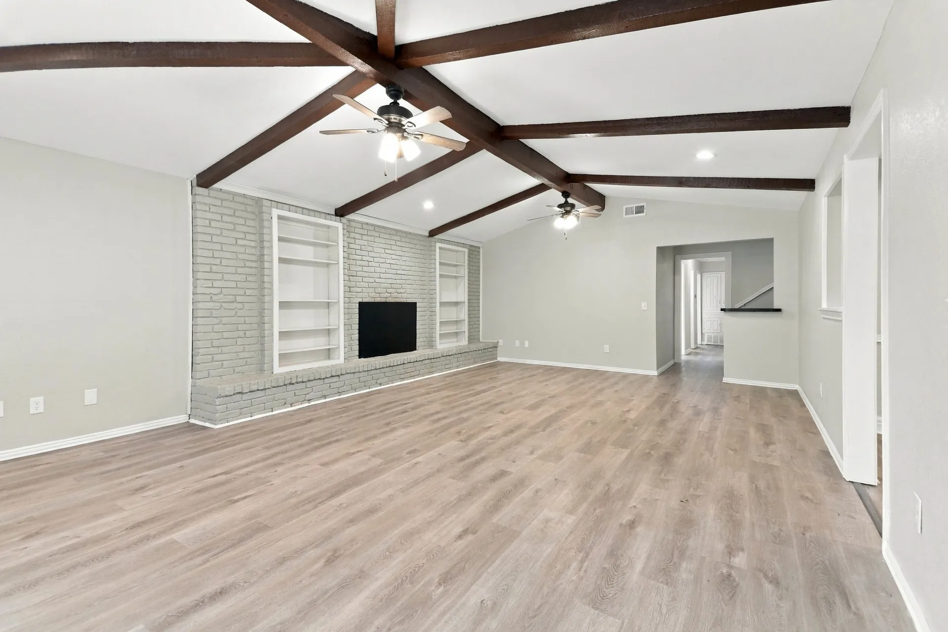 Single Family Residence For Rent in Collin County , 2865 Meadowbrook Drive, Plano, Texas 75075, 6 Bedroom, 5 Bathroom, 2 Garage spaces, 3,337 Sqft, built in 1975, mls#21392478, Real Estate Agent in Plano, Homes For Rent in Collin county, Homes For Rent in Plano, Realtor in Plano Texas, Real Estate Brokerage Independent Realty Texas, Luminita Cordes Realtor