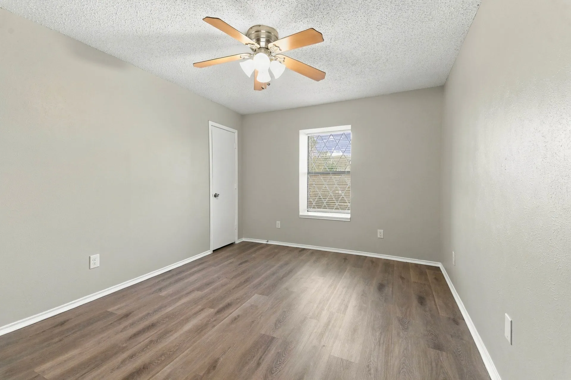 Single Family Residence For Rent in Collin County , 2865 Meadowbrook Drive, Plano, Texas 75075, 6 Bedroom, 5 Bathroom, 2 Garage spaces, 3,337 Sqft, built in 1975, mls#21392478, Real Estate Agent in Plano, Homes For Rent in Collin county, Homes For Rent in Plano, Realtor in Plano Texas, Real Estate Brokerage Independent Realty Texas, Luminita Cordes Realtor