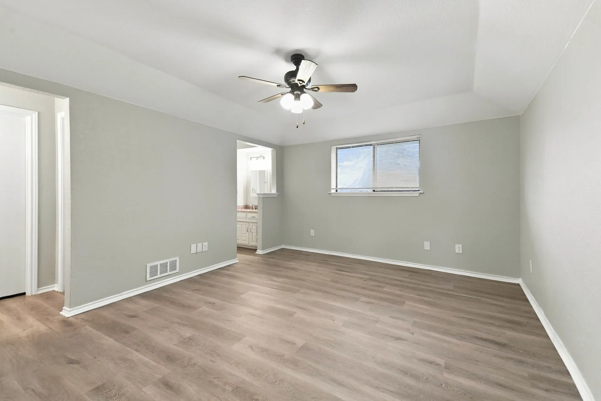 Single Family Residence For Rent in Collin County , 2865 Meadowbrook Drive, Plano, Texas 75075, 6 Bedroom, 5 Bathroom, 2 Garage spaces, 3,337 Sqft, built in 1975, mls#21392478, Real Estate Agent in Plano, Homes For Rent in Collin county, Homes For Rent in Plano, Realtor in Plano Texas, Real Estate Brokerage Independent Realty Texas, Luminita Cordes Realtor