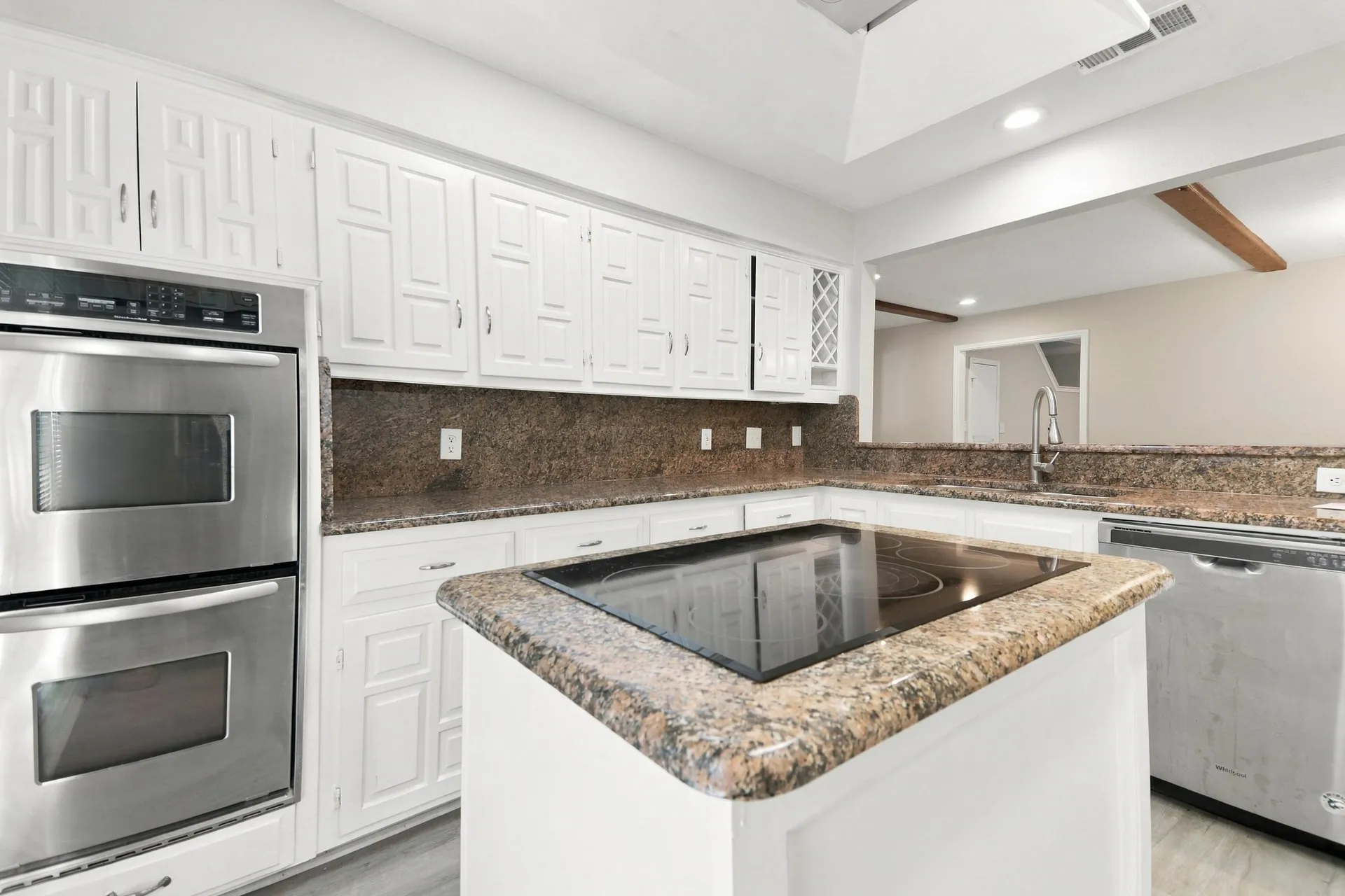 Single Family Residence For Rent in Collin County , 2865 Meadowbrook Drive, Plano, Texas 75075, 6 Bedroom, 5 Bathroom, 2 Garage spaces, 3,337 Sqft, built in 1975, mls#21392478, Real Estate Agent in Plano, Homes For Rent in Collin county, Homes For Rent in Plano, Realtor in Plano Texas, Real Estate Brokerage Independent Realty Texas, Luminita Cordes Realtor