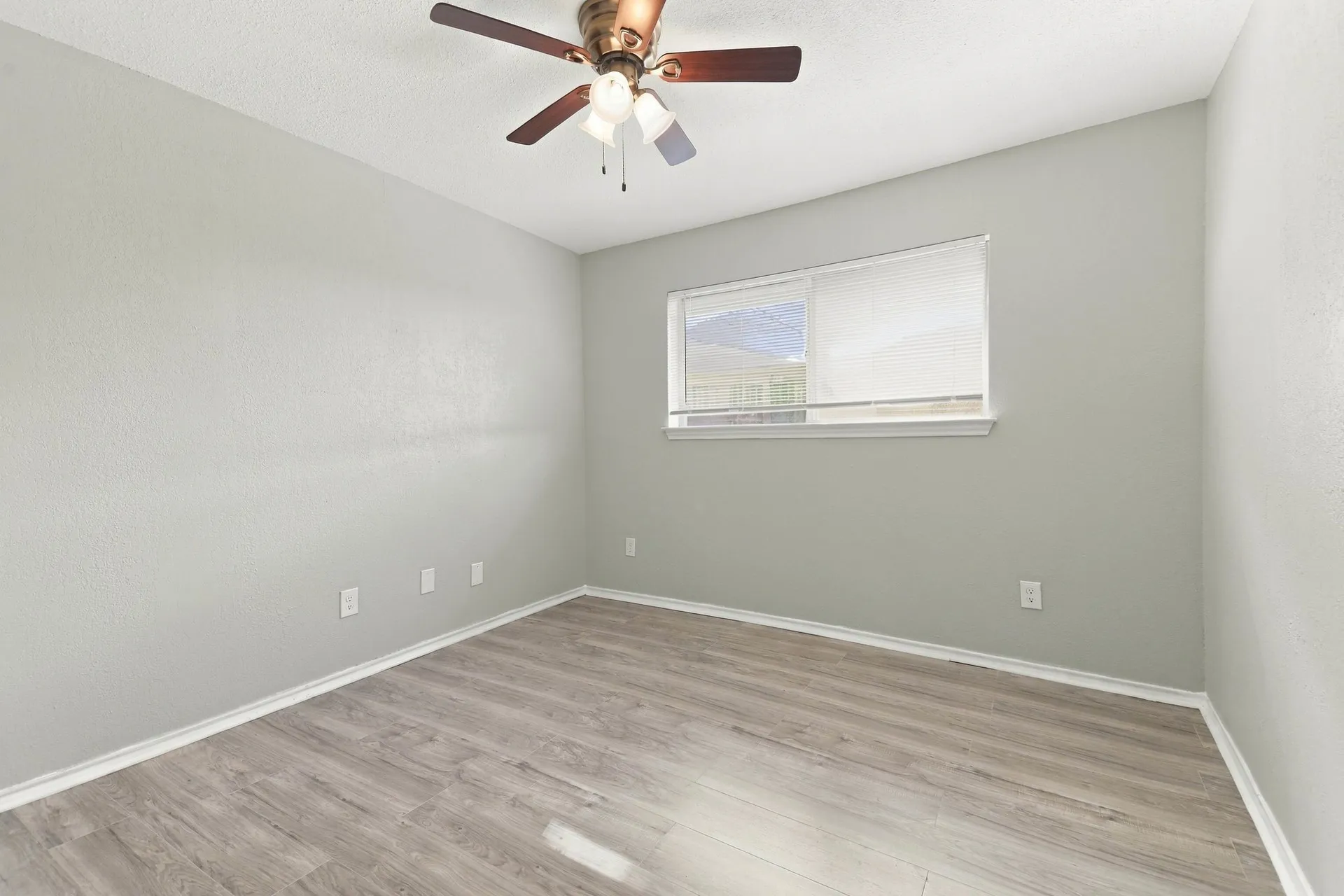 Single Family Residence For Rent in Collin County , 2865 Meadowbrook Drive, Plano, Texas 75075, 6 Bedroom, 5 Bathroom, 2 Garage spaces, 3,337 Sqft, built in 1975, mls#21392478, Real Estate Agent in Plano, Homes For Rent in Collin county, Homes For Rent in Plano, Realtor in Plano Texas, Real Estate Brokerage Independent Realty Texas, Luminita Cordes Realtor