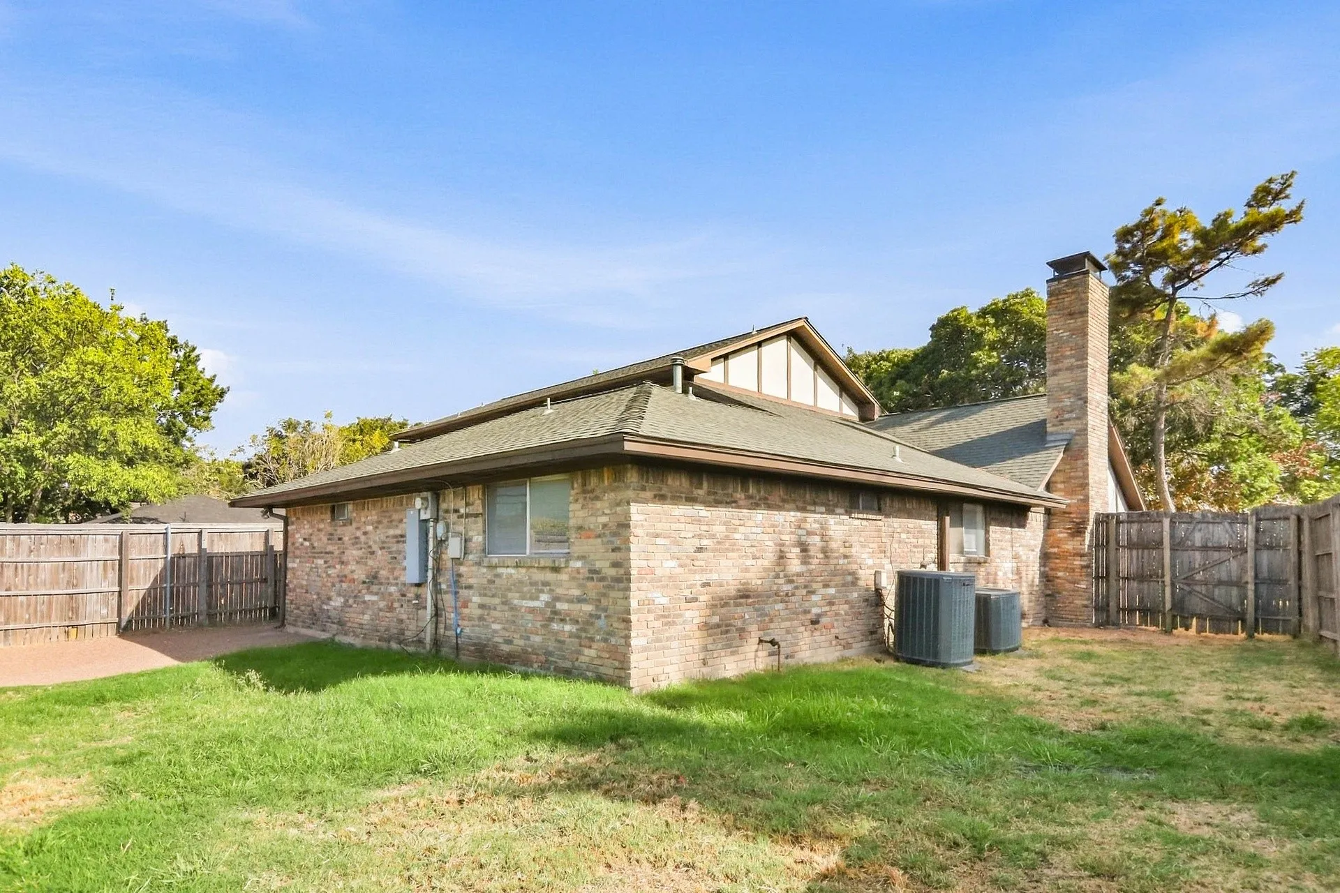 Single Family Residence For Rent in Collin County , 2865 Meadowbrook Drive, Plano, Texas 75075, 6 Bedroom, 5 Bathroom, 2 Garage spaces, 3,337 Sqft, built in 1975, mls#21392478, Real Estate Agent in Plano, Homes For Rent in Collin county, Homes For Rent in Plano, Realtor in Plano Texas, Real Estate Brokerage Independent Realty Texas, Luminita Cordes Realtor