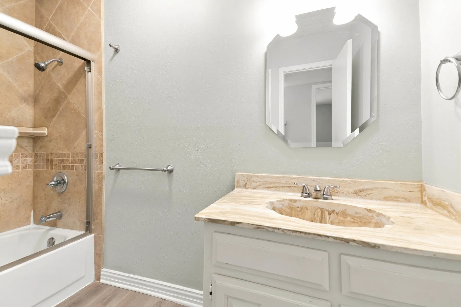 Single Family Residence For Rent in Collin County , 2865 Meadowbrook Drive, Plano, Texas 75075, 6 Bedroom, 5 Bathroom, 2 Garage spaces, 3,337 Sqft, built in 1975, mls#21392478, Real Estate Agent in Plano, Homes For Rent in Collin county, Homes For Rent in Plano, Realtor in Plano Texas, Real Estate Brokerage Independent Realty Texas, Luminita Cordes Realtor