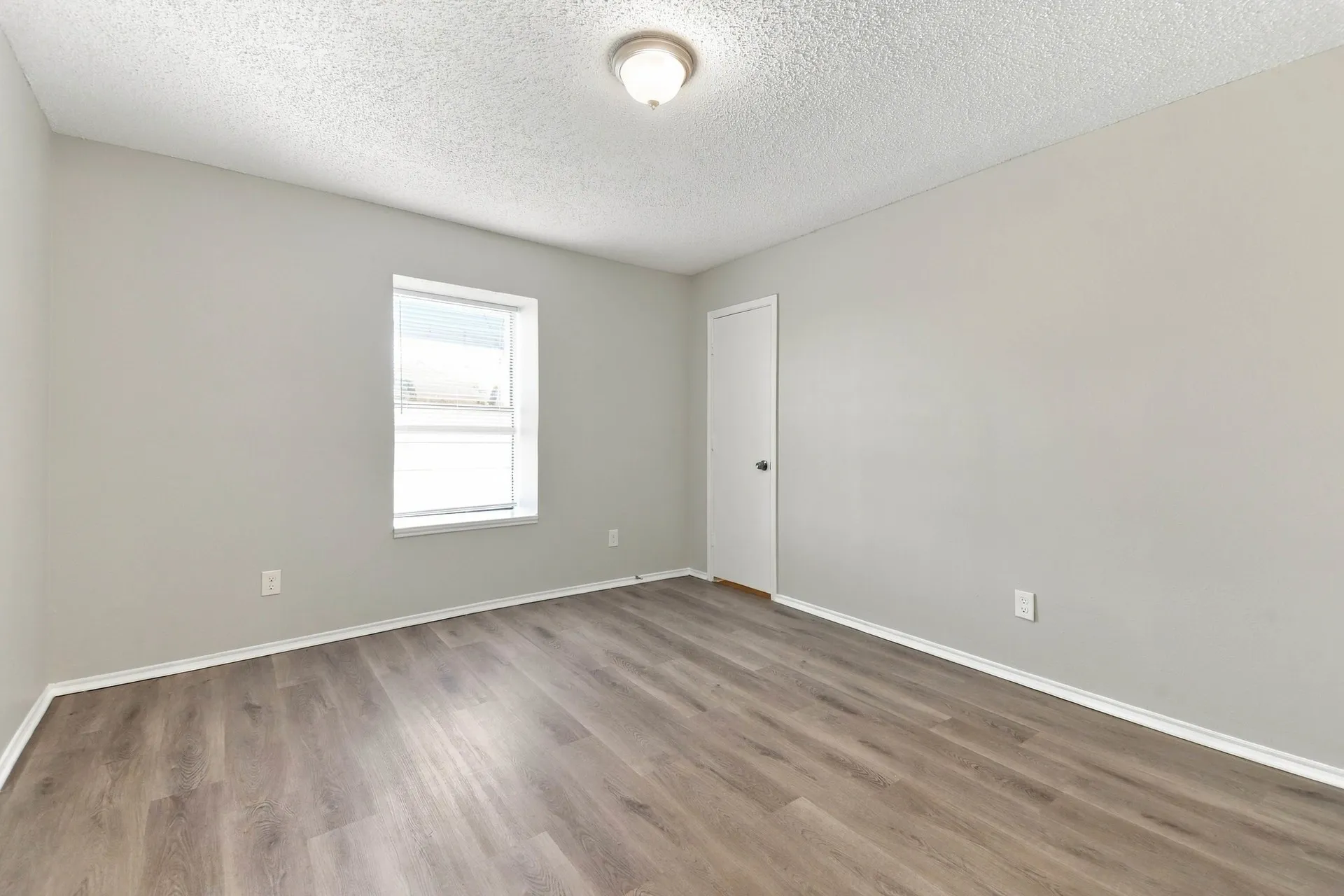 Single Family Residence For Rent in Collin County , 2865 Meadowbrook Drive, Plano, Texas 75075, 6 Bedroom, 5 Bathroom, 2 Garage spaces, 3,337 Sqft, built in 1975, mls#21392478, Real Estate Agent in Plano, Homes For Rent in Collin county, Homes For Rent in Plano, Realtor in Plano Texas, Real Estate Brokerage Independent Realty Texas, Luminita Cordes Realtor