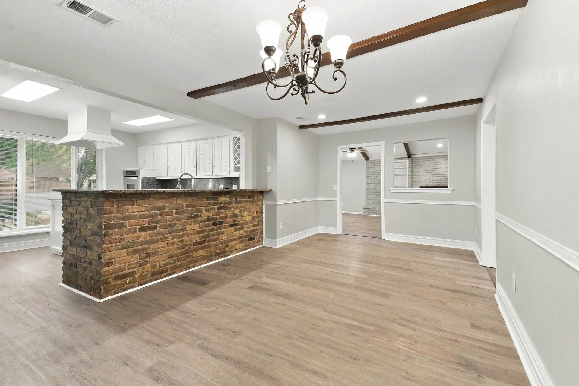 Single Family Residence For Rent in Collin County , 2865 Meadowbrook Drive, Plano, Texas 75075, 6 Bedroom, 5 Bathroom, 2 Garage spaces, 3,337 Sqft, built in 1975, mls#21392478, Real Estate Agent in Plano, Homes For Rent in Collin county, Homes For Rent in Plano, Realtor in Plano Texas, Real Estate Brokerage Independent Realty Texas, Luminita Cordes Realtor