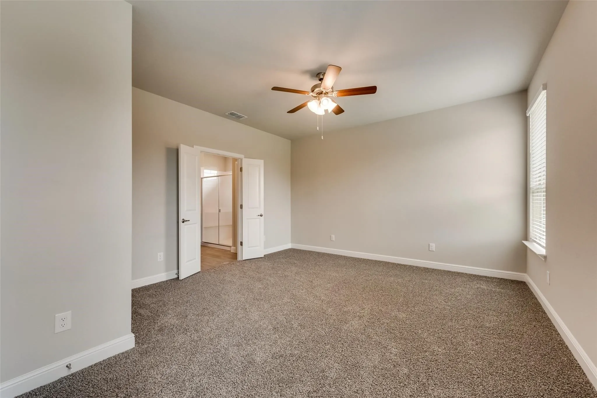 Empty room with carpet flooring and ceiling fan