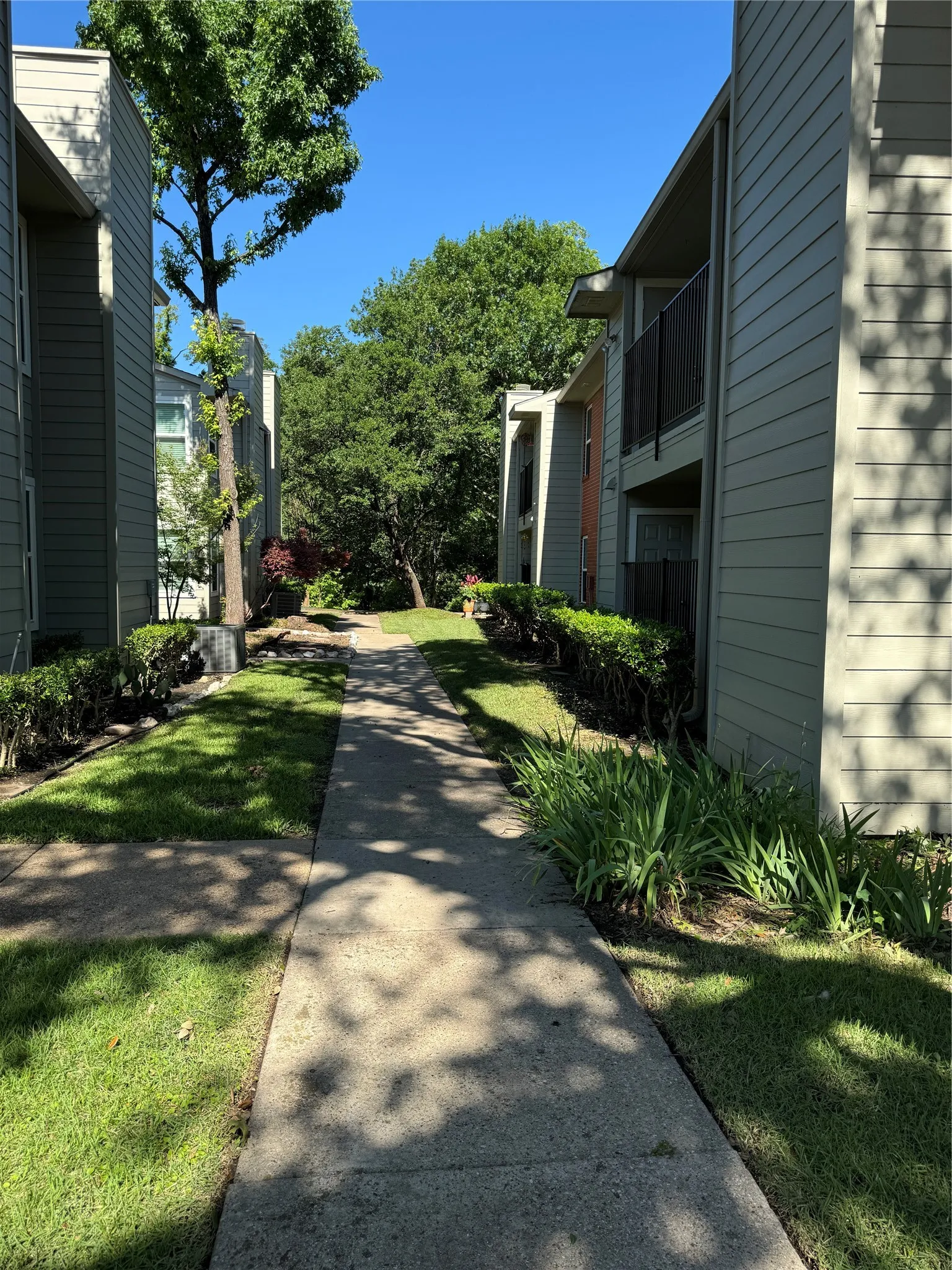 Condominium For Sale in Dallas County , 6900 Skillman Street 708, Dallas, Texas 75231, 2 Bedroom, 2 Bathroom, Garage spaces, 964 Sqft, built in 1981, mls#21391588, Real Estate Agent in Dallas, Homes For Sale in Dallas county, Homes For Sale in Dallas, Realtor in Dallas Texas, Real Estate Brokerage Independent Realty Texas, Luminita Cordes Realtor