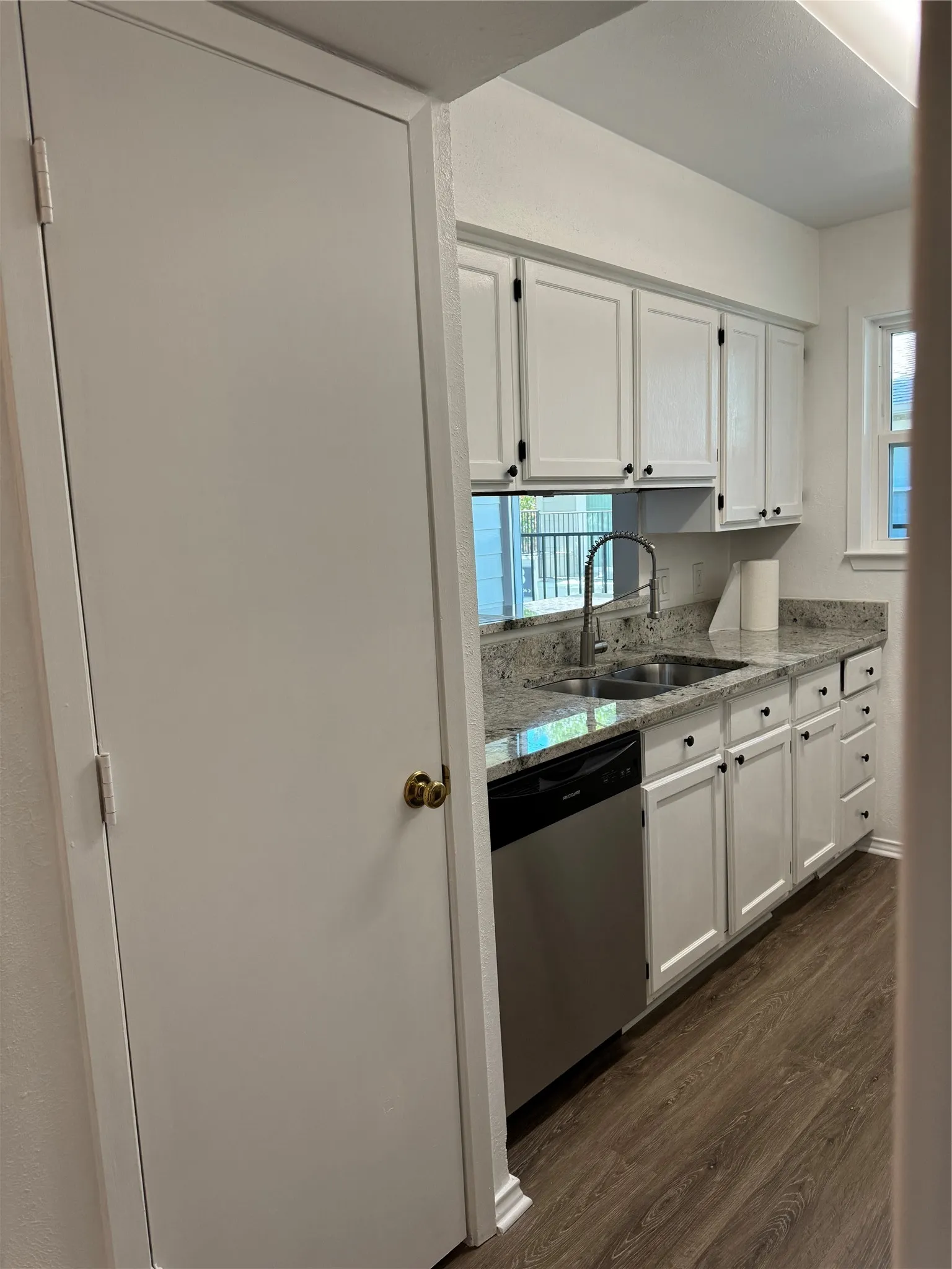 Condominium For Sale in Dallas County , 6900 Skillman Street 708, Dallas, Texas 75231, 2 Bedroom, 2 Bathroom, Garage spaces, 964 Sqft, built in 1981, mls#21391588, Real Estate Agent in Dallas, Homes For Sale in Dallas county, Homes For Sale in Dallas, Realtor in Dallas Texas, Real Estate Brokerage Independent Realty Texas, Luminita Cordes Realtor
