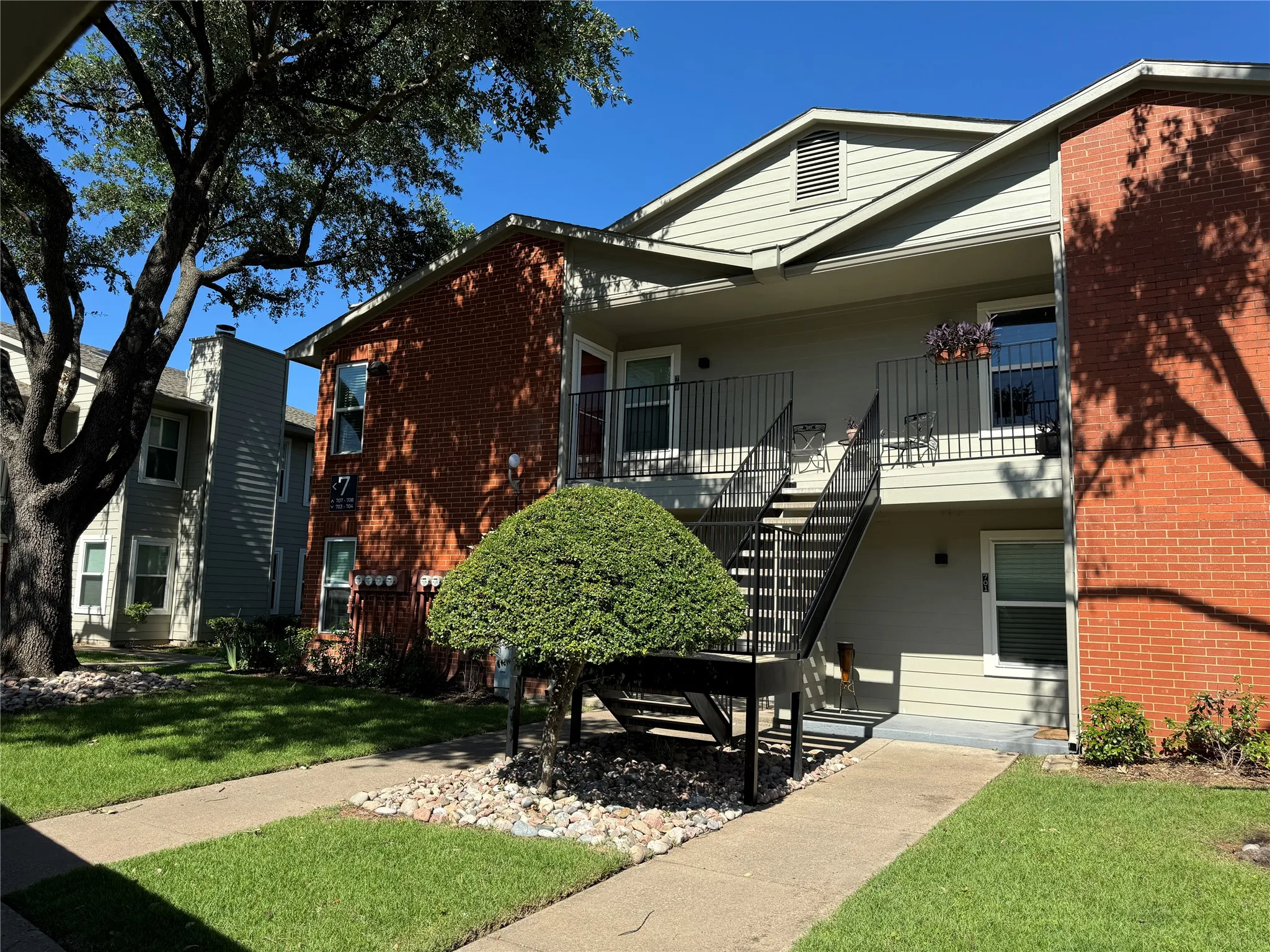 Condominium For Sale in Dallas County , 6900 Skillman Street 708, Dallas, Texas 75231, 2 Bedroom, 2 Bathroom, Garage spaces, 964 Sqft, built in 1981, mls#21391588, Real Estate Agent in Dallas, Homes For Sale in Dallas county, Homes For Sale in Dallas, Realtor in Dallas Texas, Real Estate Brokerage Independent Realty Texas, Luminita Cordes Realtor