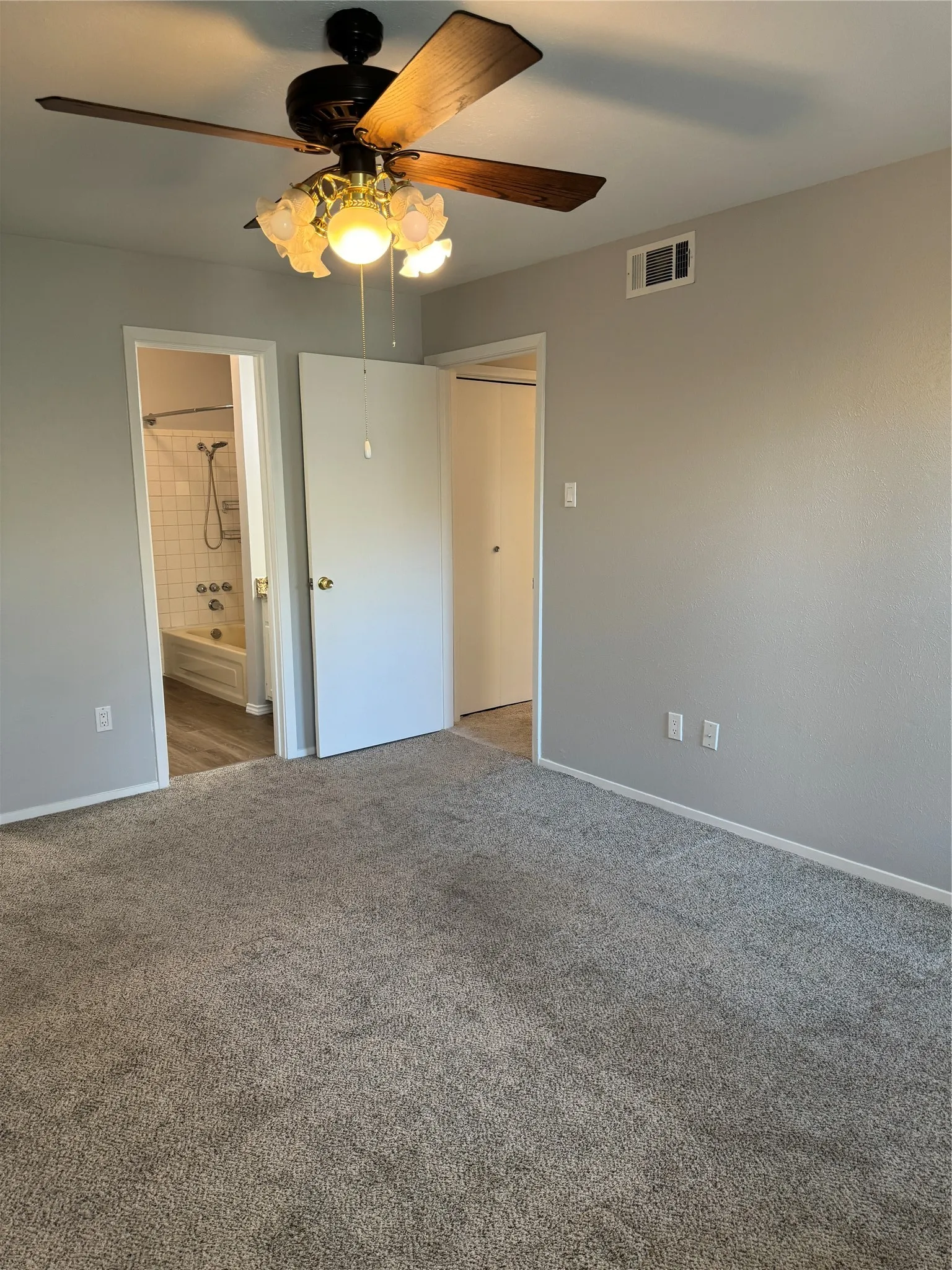 Condominium For Sale in Dallas County , 6900 Skillman Street 708, Dallas, Texas 75231, 2 Bedroom, 2 Bathroom, Garage spaces, 964 Sqft, built in 1981, mls#21391588, Real Estate Agent in Dallas, Homes For Sale in Dallas county, Homes For Sale in Dallas, Realtor in Dallas Texas, Real Estate Brokerage Independent Realty Texas, Luminita Cordes Realtor