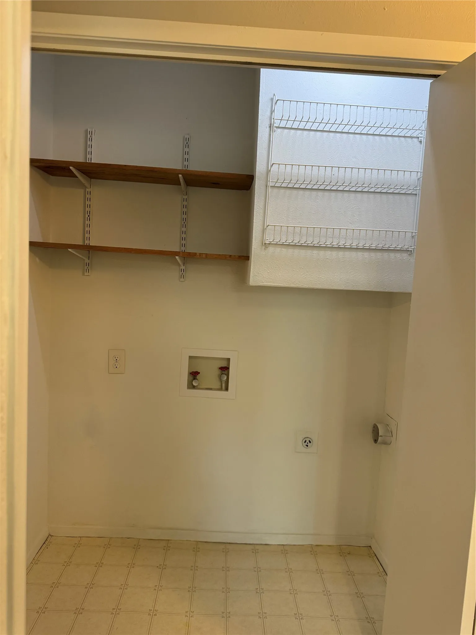 Condominium For Sale in Dallas County , 6900 Skillman Street 708, Dallas, Texas 75231, 2 Bedroom, 2 Bathroom, Garage spaces, 964 Sqft, built in 1981, mls#21391588, Real Estate Agent in Dallas, Homes For Sale in Dallas county, Homes For Sale in Dallas, Realtor in Dallas Texas, Real Estate Brokerage Independent Realty Texas, Luminita Cordes Realtor