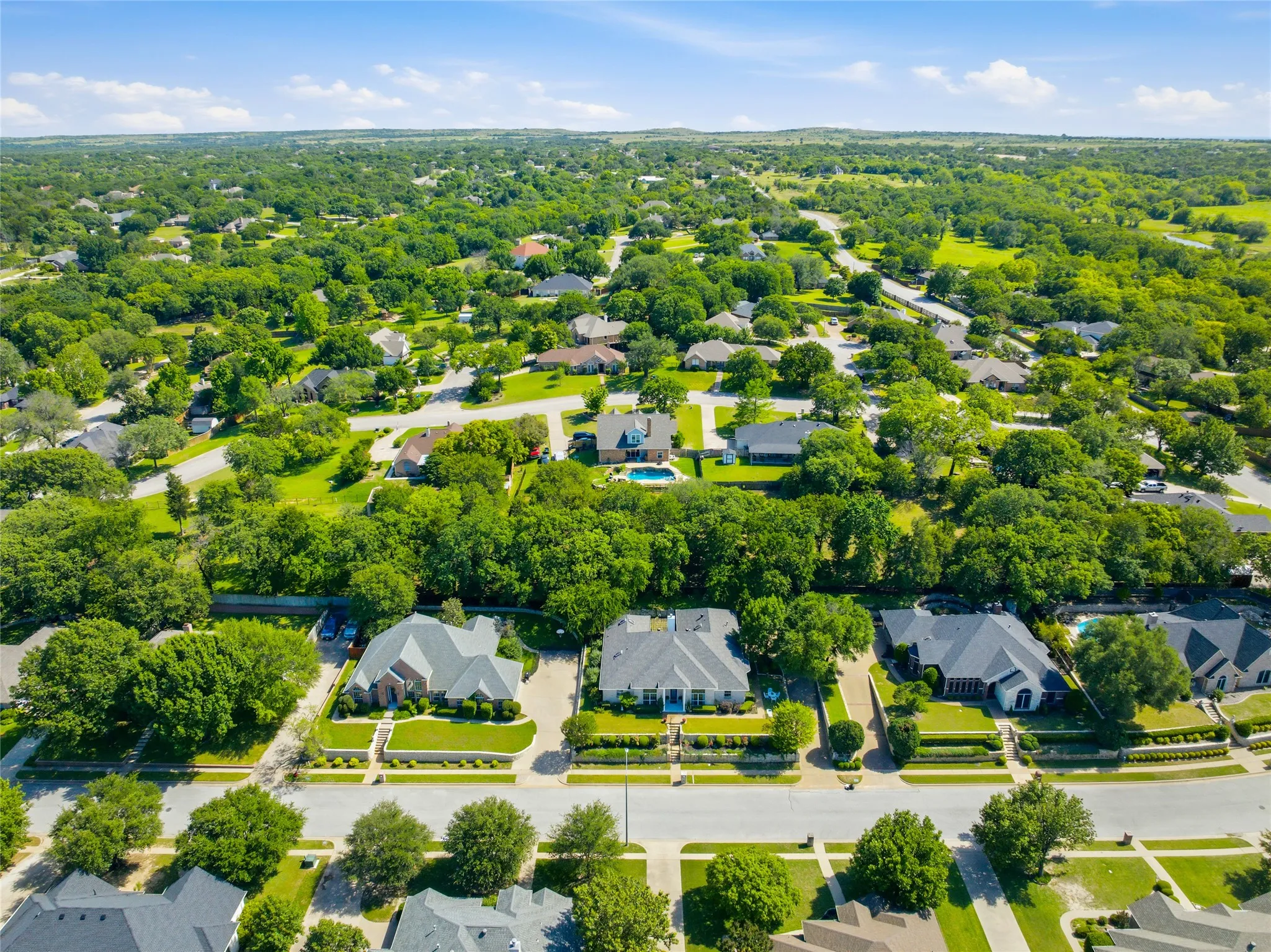 Single Family Residence For Sale in Parker County , 1910 Maplewood Drive, Weatherford, Texas 76087, 3 Bedroom, 3 Bathroom, 2 Garage spaces, 2,911 Sqft, built in 1993, mls#21393489, Real Estate Agent in Weatherford, Homes For Sale in Parker county, Homes For Sale in Weatherford, Realtor in Weatherford Texas, Real Estate Brokerage Independent Realty Texas, Luminita Cordes Realtor