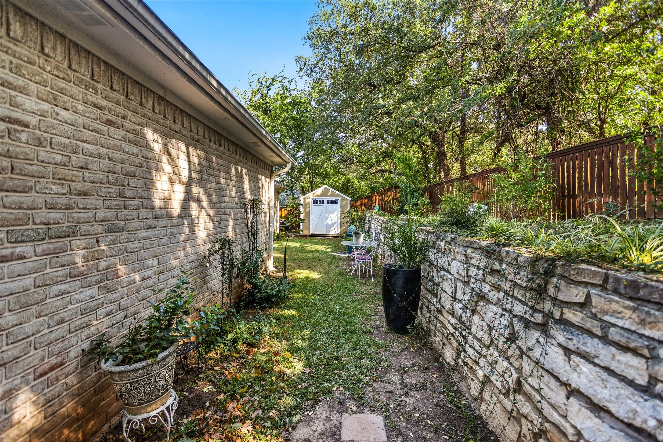 Single Family Residence For Sale in Parker County , 1910 Maplewood Drive, Weatherford, Texas 76087, 3 Bedroom, 3 Bathroom, 2 Garage spaces, 2,911 Sqft, built in 1993, mls#21393489, Real Estate Agent in Weatherford, Homes For Sale in Parker county, Homes For Sale in Weatherford, Realtor in Weatherford Texas, Real Estate Brokerage Independent Realty Texas, Luminita Cordes Realtor