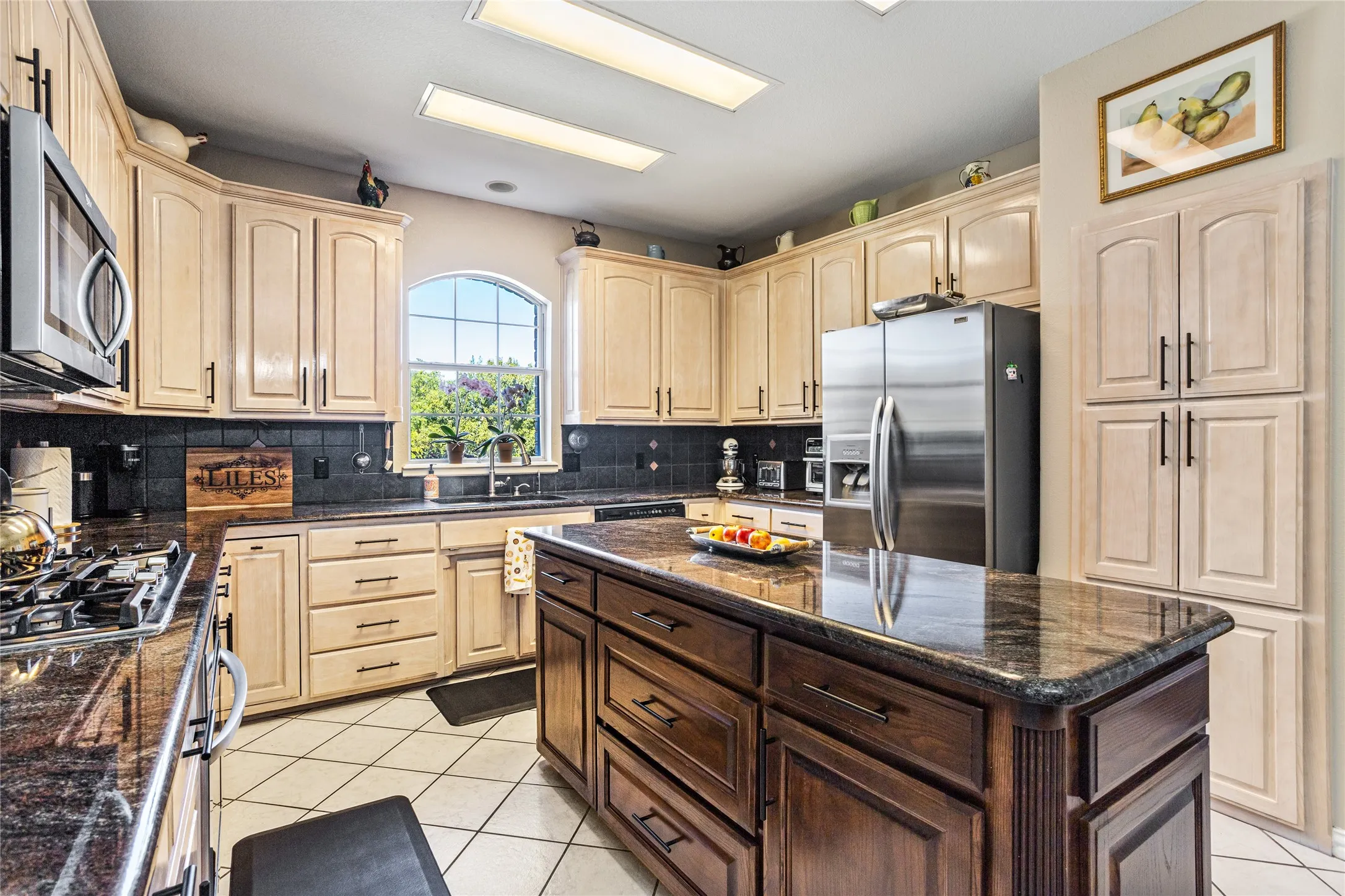 Single Family Residence For Sale in Parker County , 1910 Maplewood Drive, Weatherford, Texas 76087, 3 Bedroom, 3 Bathroom, 2 Garage spaces, 2,911 Sqft, built in 1993, mls#21393489, Real Estate Agent in Weatherford, Homes For Sale in Parker county, Homes For Sale in Weatherford, Realtor in Weatherford Texas, Real Estate Brokerage Independent Realty Texas, Luminita Cordes Realtor
