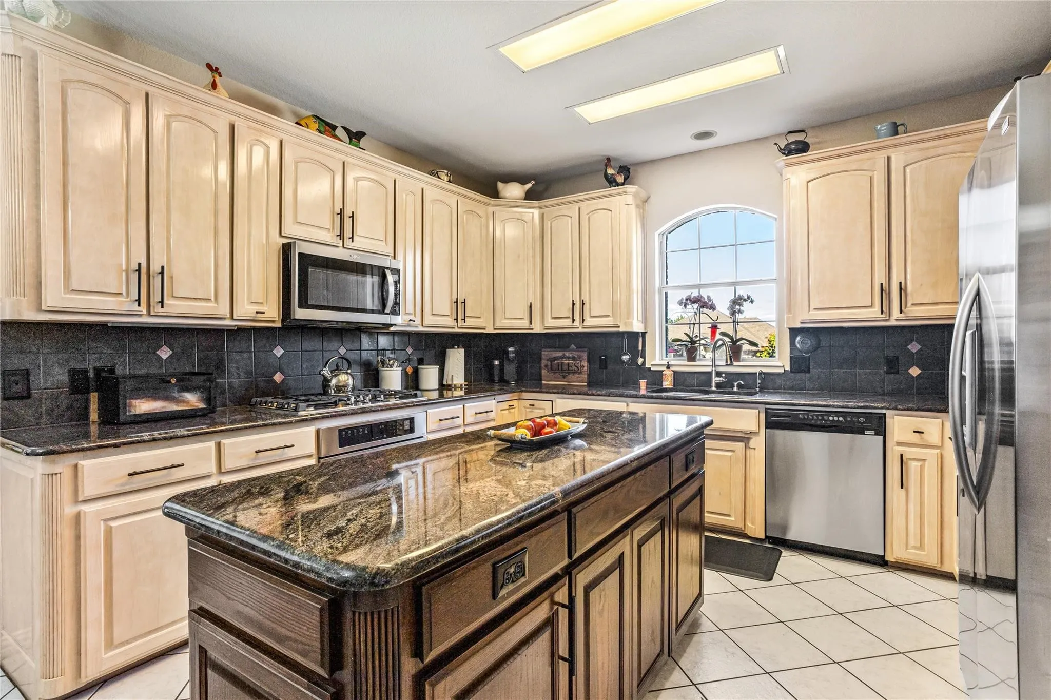 Single Family Residence For Sale in Parker County , 1910 Maplewood Drive, Weatherford, Texas 76087, 3 Bedroom, 3 Bathroom, 2 Garage spaces, 2,911 Sqft, built in 1993, mls#21393489, Real Estate Agent in Weatherford, Homes For Sale in Parker county, Homes For Sale in Weatherford, Realtor in Weatherford Texas, Real Estate Brokerage Independent Realty Texas, Luminita Cordes Realtor