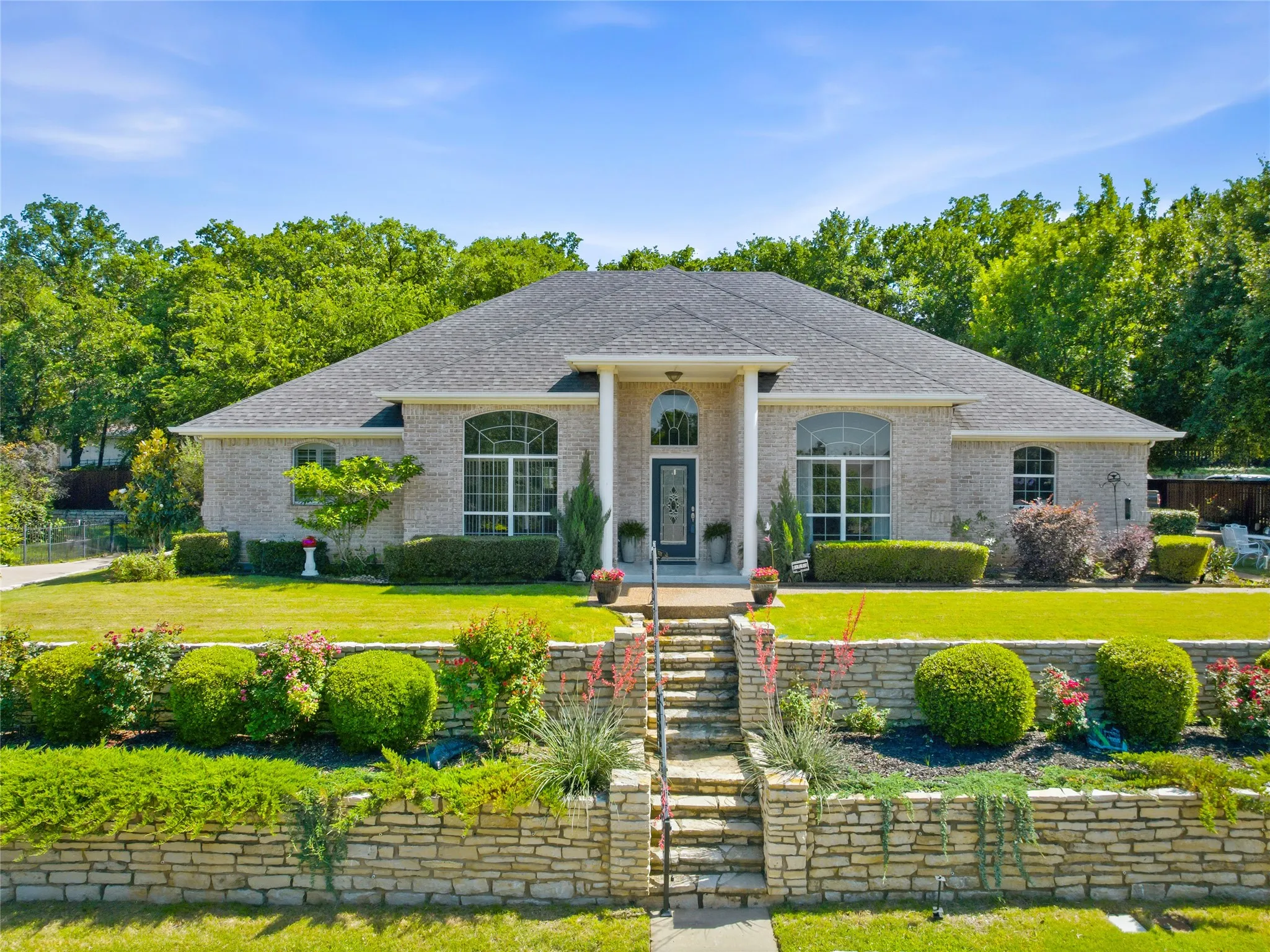 Single Family Residence For Sale in Parker County , 1910 Maplewood Drive, Weatherford, Texas 76087, 3 Bedroom, 3 Bathroom, 2 Garage spaces, 2,911 Sqft, built in 1993, mls#21393489, Real Estate Agent in Weatherford, Homes For Sale in Parker county, Homes For Sale in Weatherford, Realtor in Weatherford Texas, Real Estate Brokerage Independent Realty Texas, Luminita Cordes Realtor