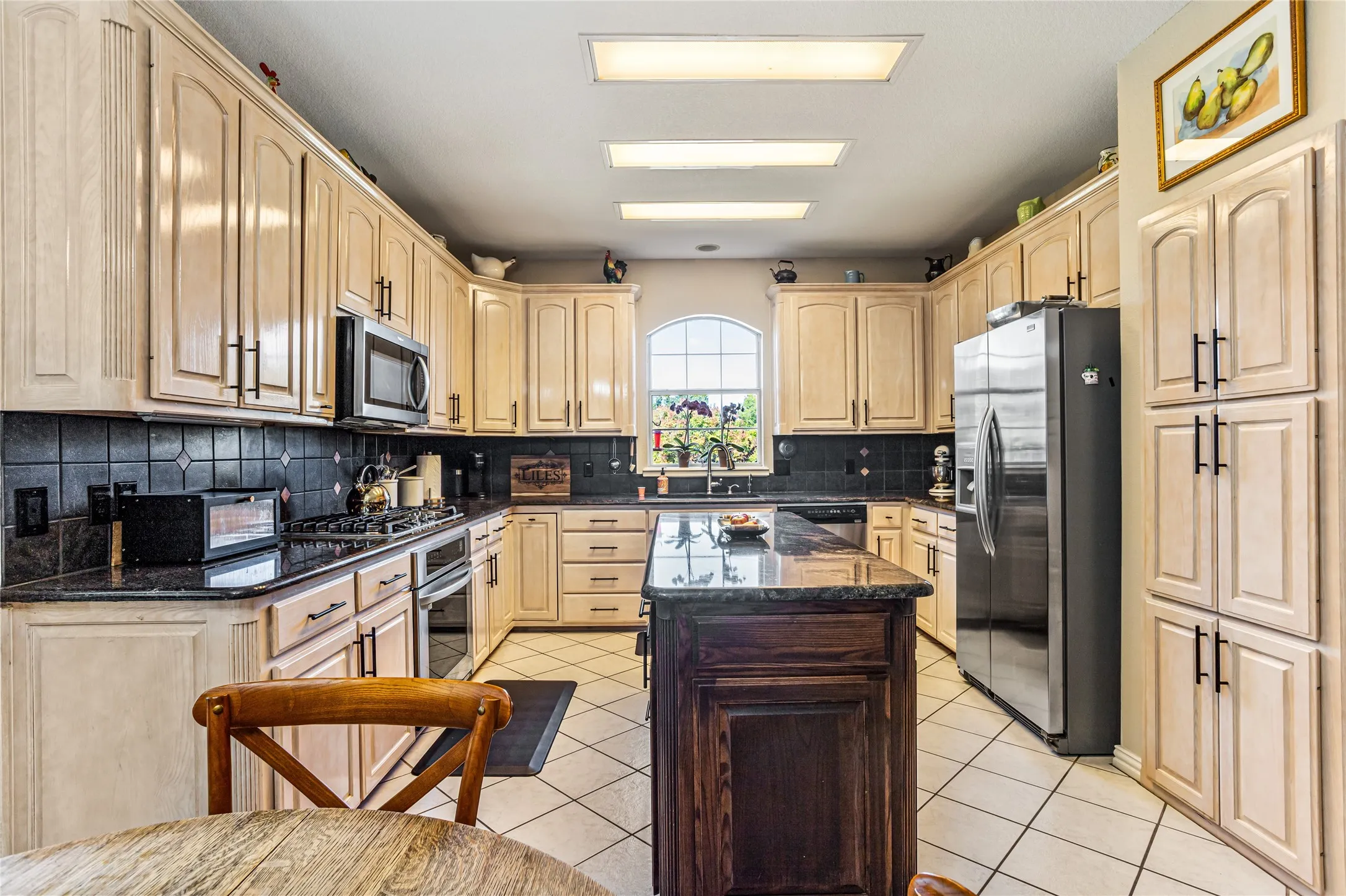 Single Family Residence For Sale in Parker County , 1910 Maplewood Drive, Weatherford, Texas 76087, 3 Bedroom, 3 Bathroom, 2 Garage spaces, 2,911 Sqft, built in 1993, mls#21393489, Real Estate Agent in Weatherford, Homes For Sale in Parker county, Homes For Sale in Weatherford, Realtor in Weatherford Texas, Real Estate Brokerage Independent Realty Texas, Luminita Cordes Realtor