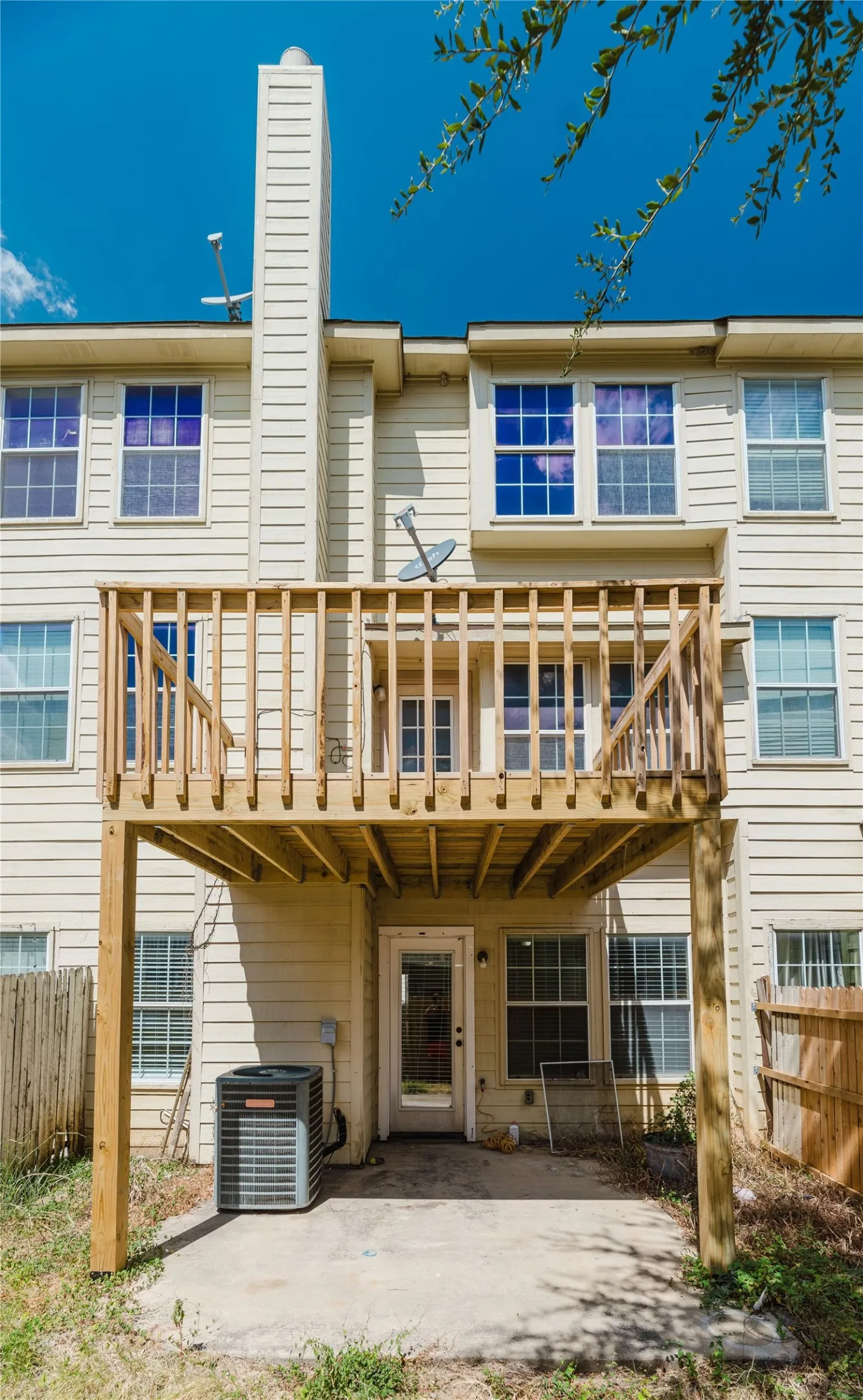 Townhouse For Rent in Tarrant County , 12604 Bay Avenue, Fort Worth, Texas 76040, 3 Bedroom, 3 Bathroom, 1 Garage spaces, 1,880 Sqft, built in 2010, mls#21393493, Real Estate Agent in Fort Worth, Homes For Rent in Tarrant county, Homes For Rent in Fort Worth, Realtor in Fort Worth Texas, Real Estate Brokerage Independent Realty Texas, Luminita Cordes Realtor