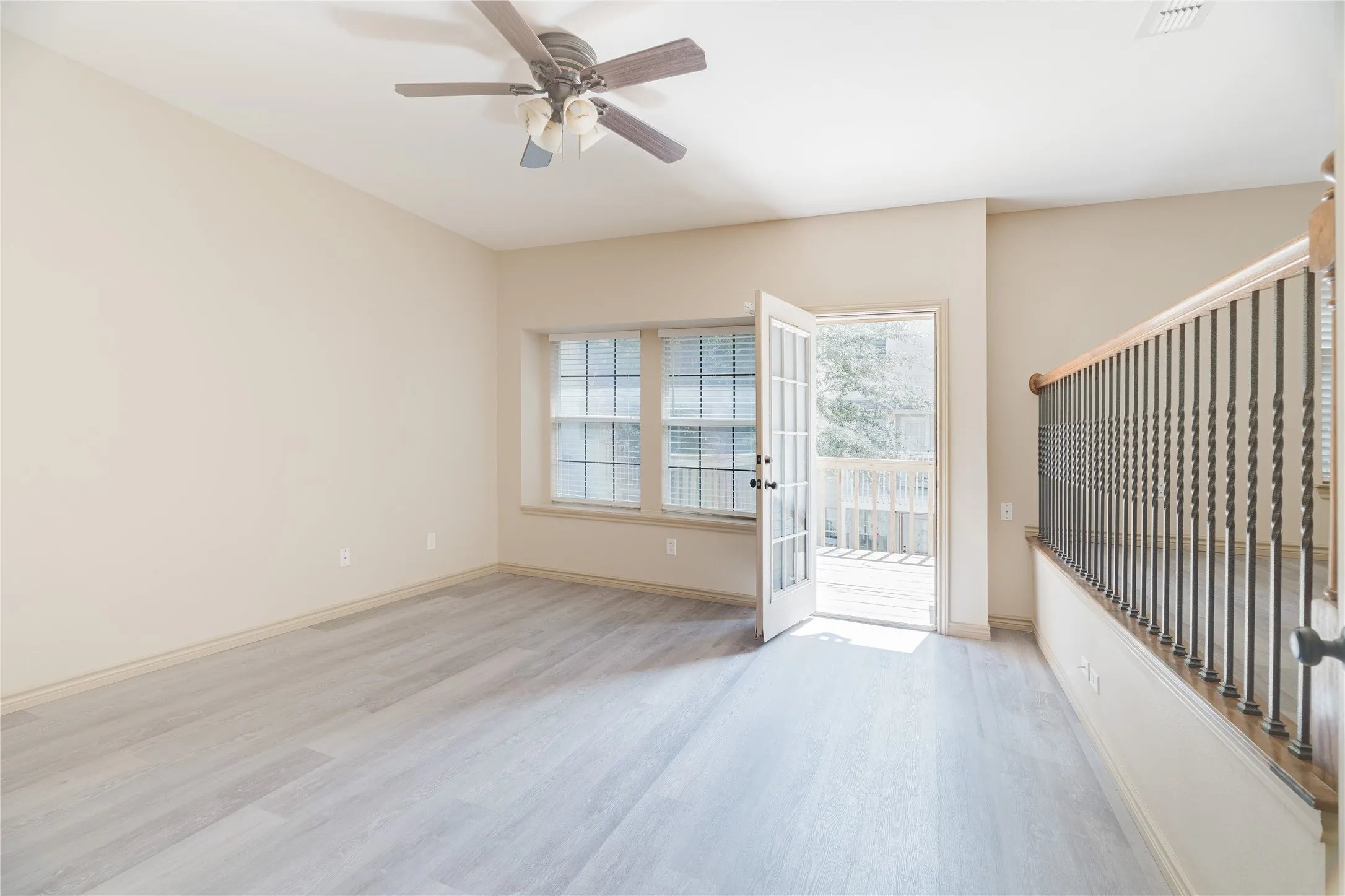 Townhouse For Rent in Tarrant County , 12604 Bay Avenue, Fort Worth, Texas 76040, 3 Bedroom, 3 Bathroom, 1 Garage spaces, 1,880 Sqft, built in 2010, mls#21393493, Real Estate Agent in Fort Worth, Homes For Rent in Tarrant county, Homes For Rent in Fort Worth, Realtor in Fort Worth Texas, Real Estate Brokerage Independent Realty Texas, Luminita Cordes Realtor