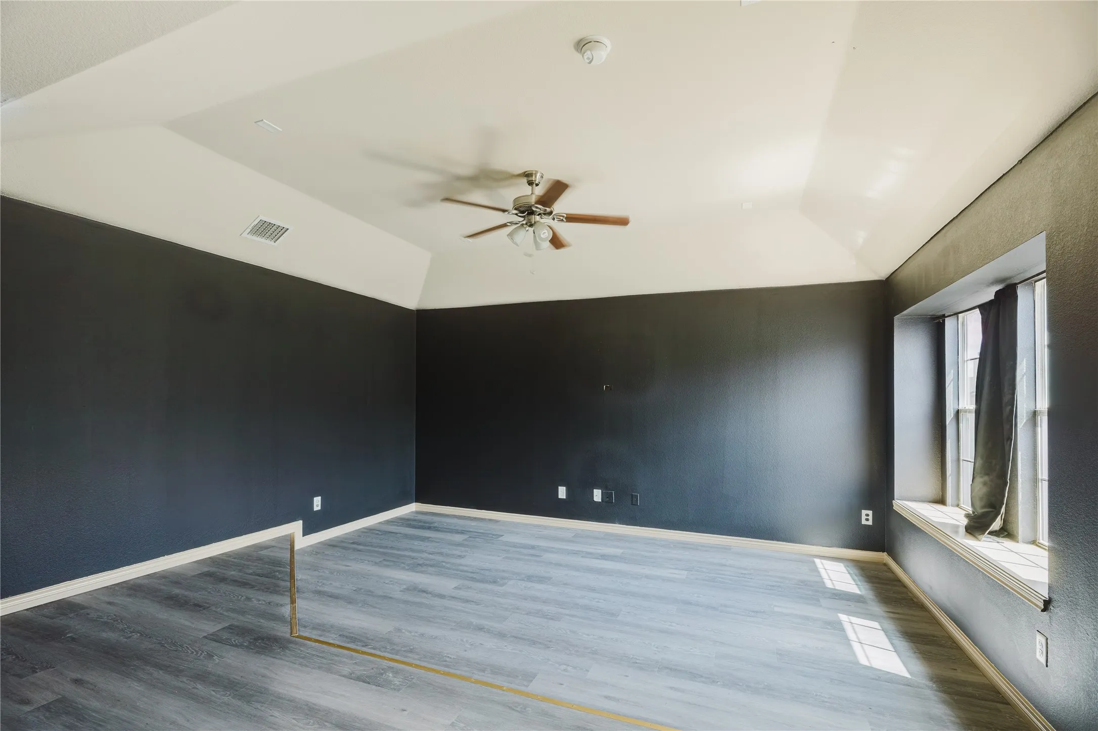 Townhouse For Rent in Tarrant County , 12604 Bay Avenue, Fort Worth, Texas 76040, 3 Bedroom, 3 Bathroom, 1 Garage spaces, 1,880 Sqft, built in 2010, mls#21393493, Real Estate Agent in Fort Worth, Homes For Rent in Tarrant county, Homes For Rent in Fort Worth, Realtor in Fort Worth Texas, Real Estate Brokerage Independent Realty Texas, Luminita Cordes Realtor