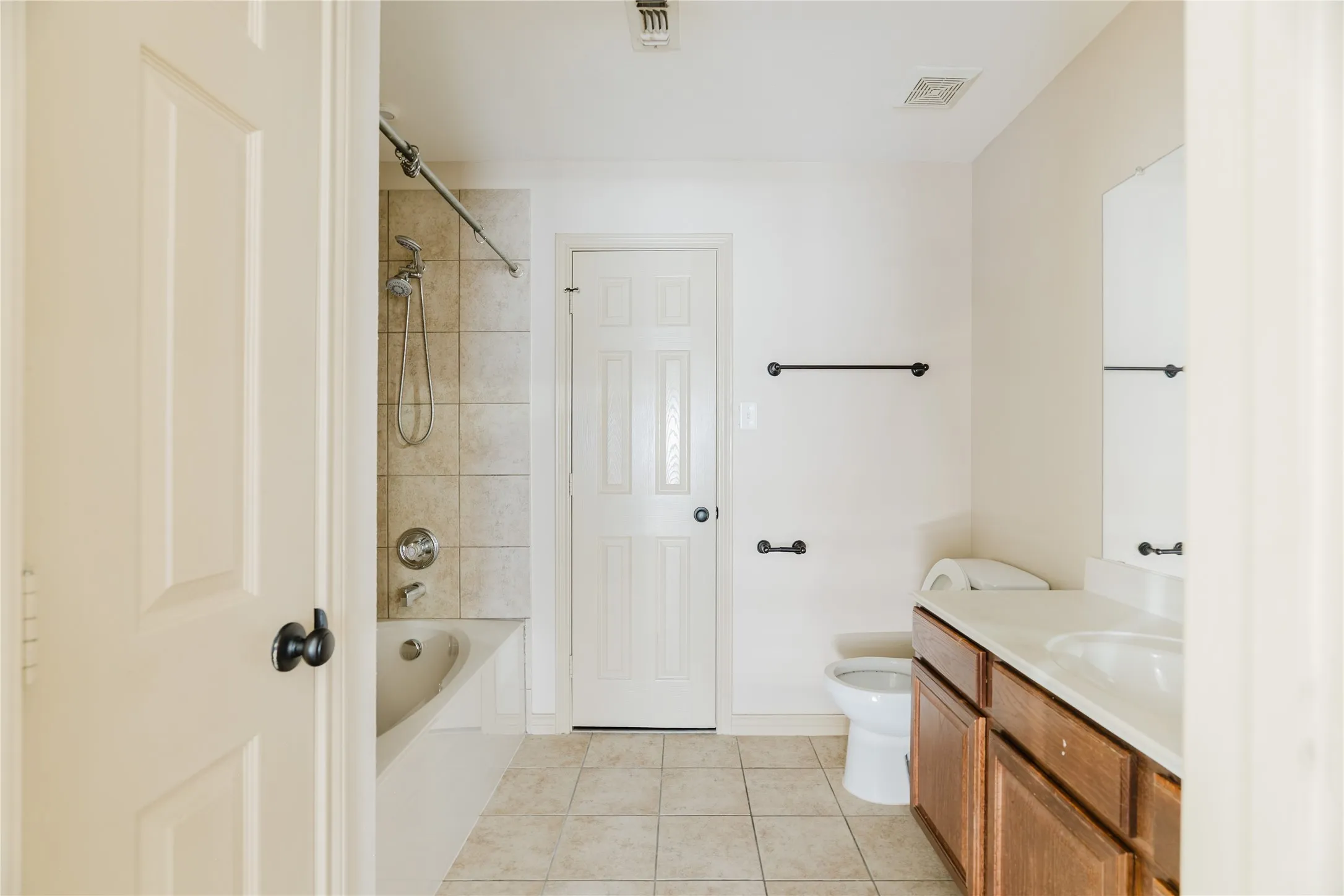 Townhouse For Rent in Tarrant County , 12604 Bay Avenue, Fort Worth, Texas 76040, 3 Bedroom, 3 Bathroom, 1 Garage spaces, 1,880 Sqft, built in 2010, mls#21393493, Real Estate Agent in Fort Worth, Homes For Rent in Tarrant county, Homes For Rent in Fort Worth, Realtor in Fort Worth Texas, Real Estate Brokerage Independent Realty Texas, Luminita Cordes Realtor