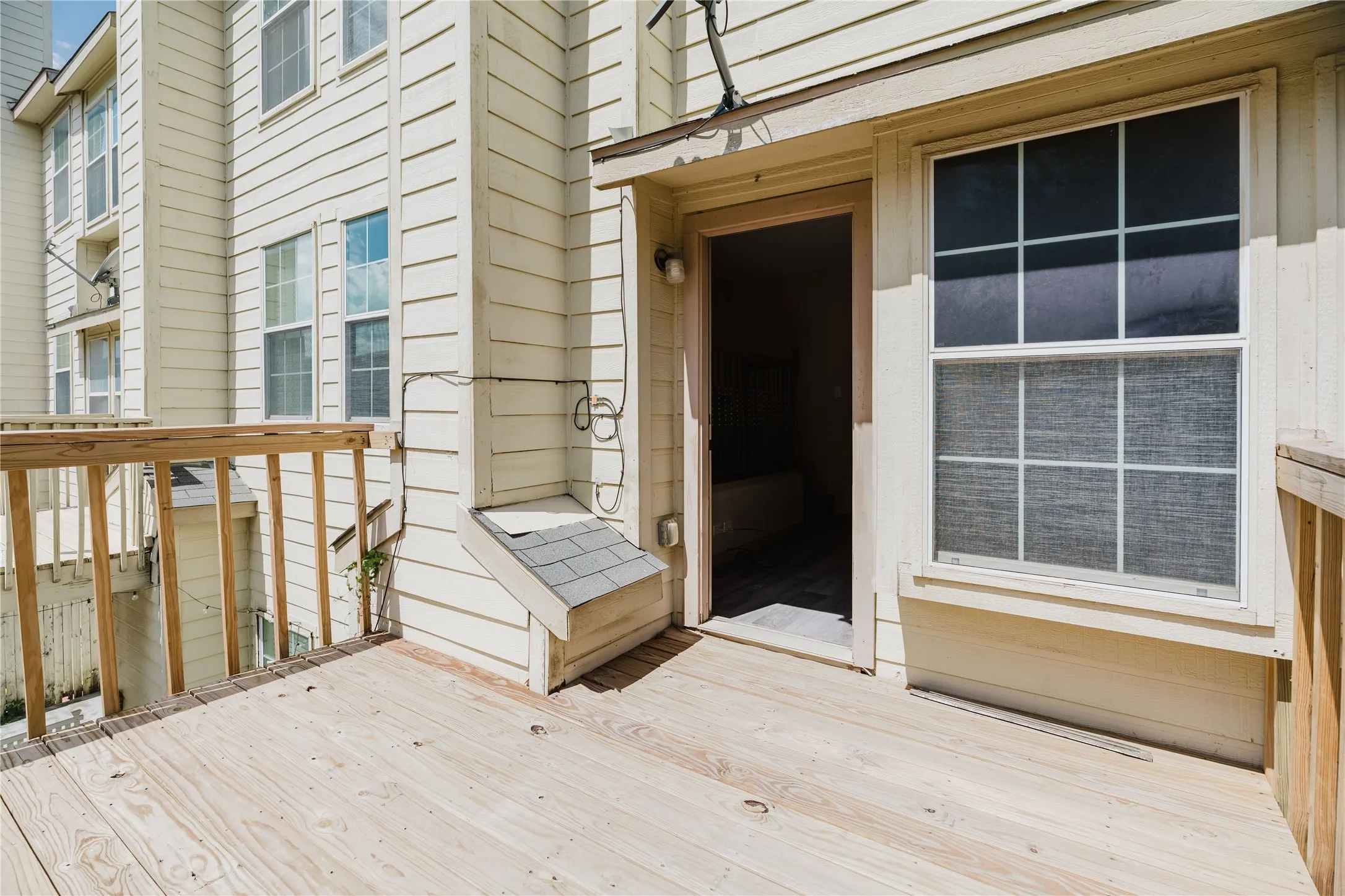Townhouse For Rent in Tarrant County , 12604 Bay Avenue, Fort Worth, Texas 76040, 3 Bedroom, 3 Bathroom, 1 Garage spaces, 1,880 Sqft, built in 2010, mls#21393493, Real Estate Agent in Fort Worth, Homes For Rent in Tarrant county, Homes For Rent in Fort Worth, Realtor in Fort Worth Texas, Real Estate Brokerage Independent Realty Texas, Luminita Cordes Realtor