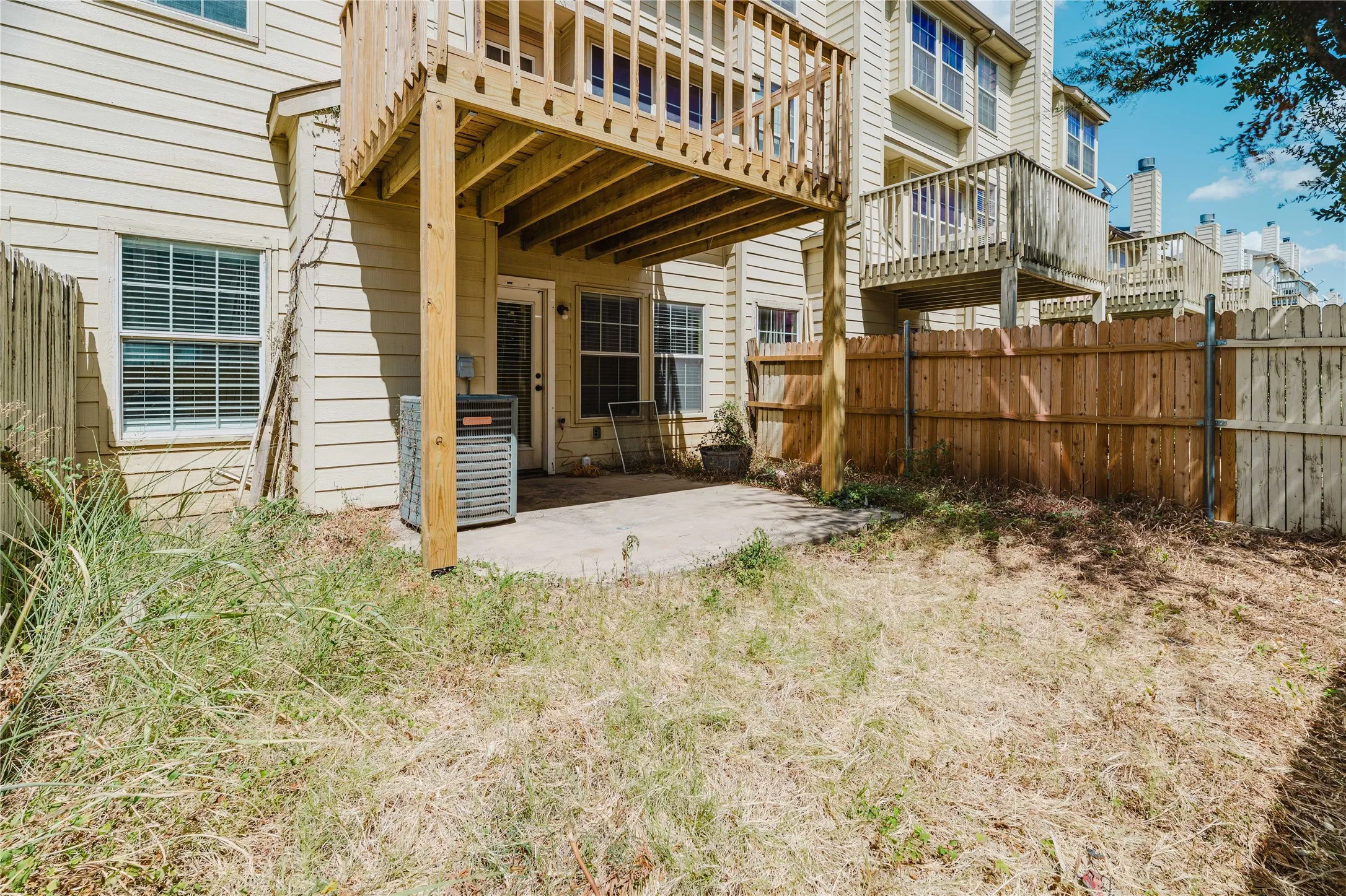 Townhouse For Rent in Tarrant County , 12604 Bay Avenue, Fort Worth, Texas 76040, 3 Bedroom, 3 Bathroom, 1 Garage spaces, 1,880 Sqft, built in 2010, mls#21393493, Real Estate Agent in Fort Worth, Homes For Rent in Tarrant county, Homes For Rent in Fort Worth, Realtor in Fort Worth Texas, Real Estate Brokerage Independent Realty Texas, Luminita Cordes Realtor