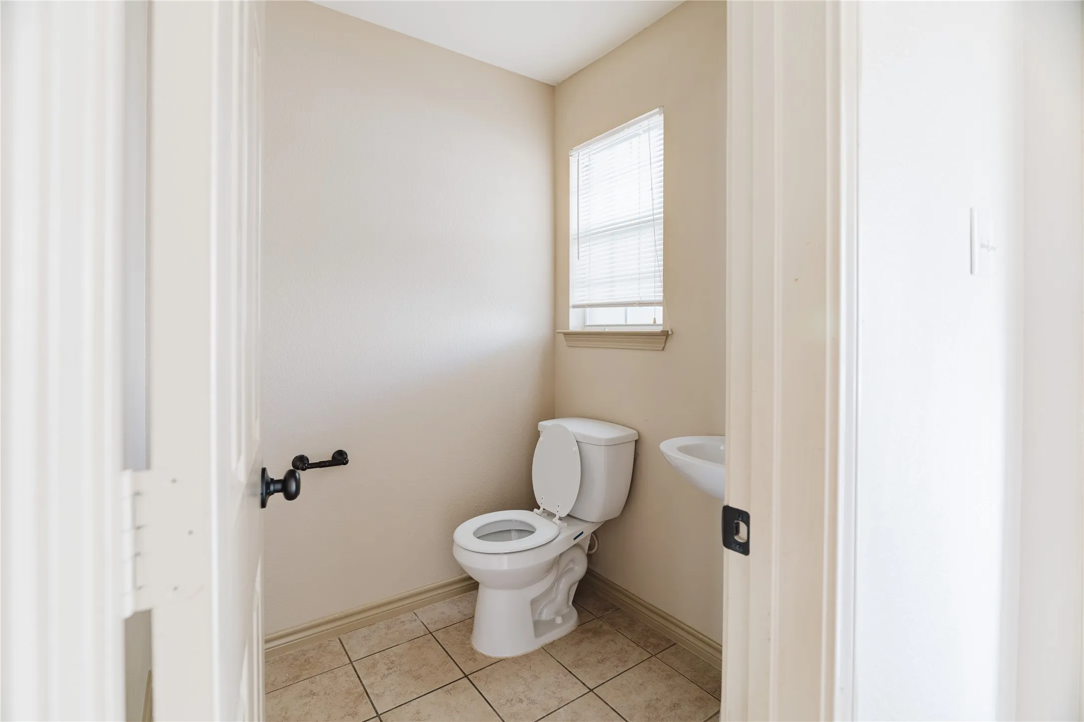 Townhouse For Rent in Tarrant County , 12604 Bay Avenue, Fort Worth, Texas 76040, 3 Bedroom, 3 Bathroom, 1 Garage spaces, 1,880 Sqft, built in 2010, mls#21393493, Real Estate Agent in Fort Worth, Homes For Rent in Tarrant county, Homes For Rent in Fort Worth, Realtor in Fort Worth Texas, Real Estate Brokerage Independent Realty Texas, Luminita Cordes Realtor