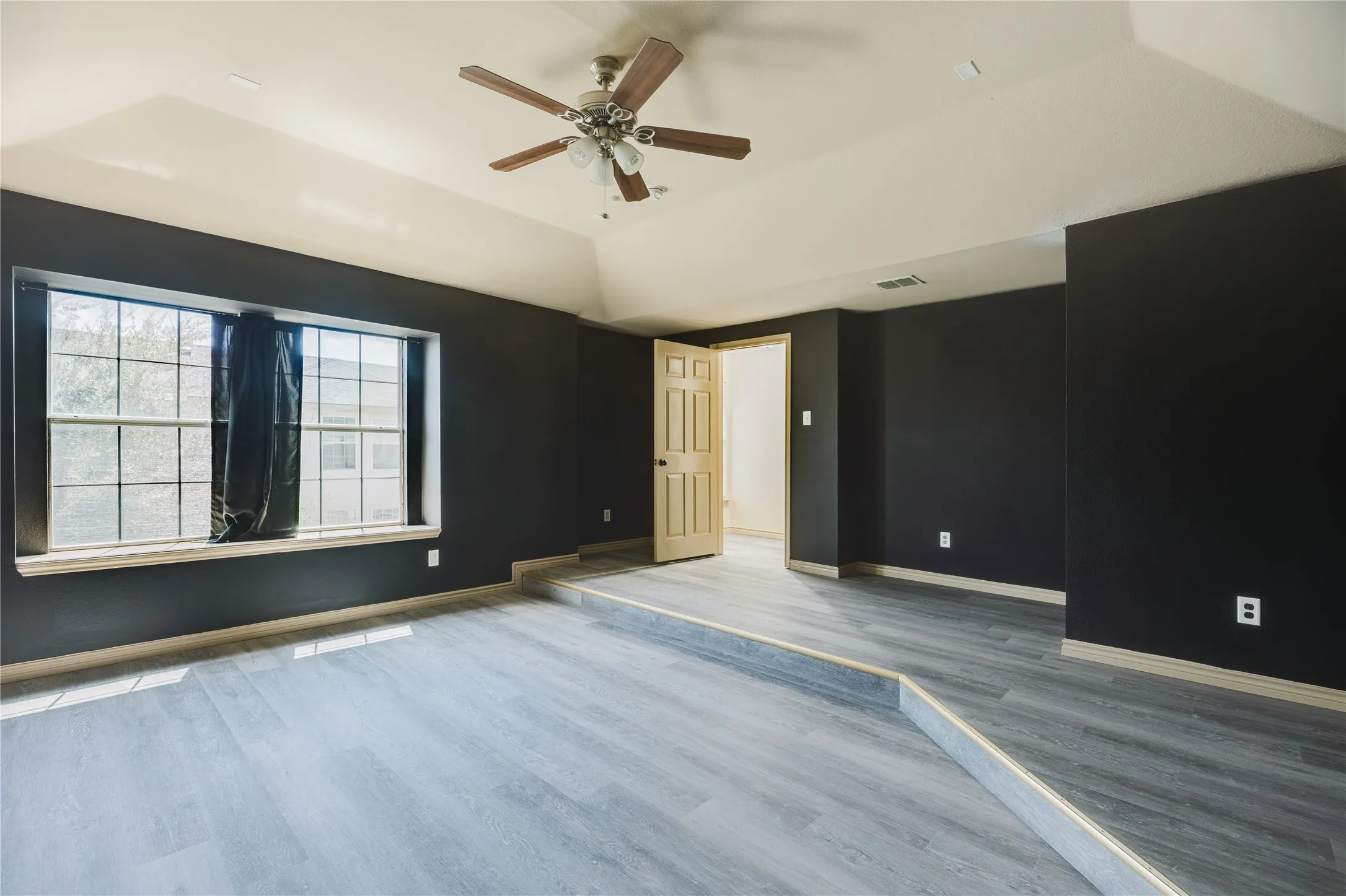 Townhouse For Rent in Tarrant County , 12604 Bay Avenue, Fort Worth, Texas 76040, 3 Bedroom, 3 Bathroom, 1 Garage spaces, 1,880 Sqft, built in 2010, mls#21393493, Real Estate Agent in Fort Worth, Homes For Rent in Tarrant county, Homes For Rent in Fort Worth, Realtor in Fort Worth Texas, Real Estate Brokerage Independent Realty Texas, Luminita Cordes Realtor