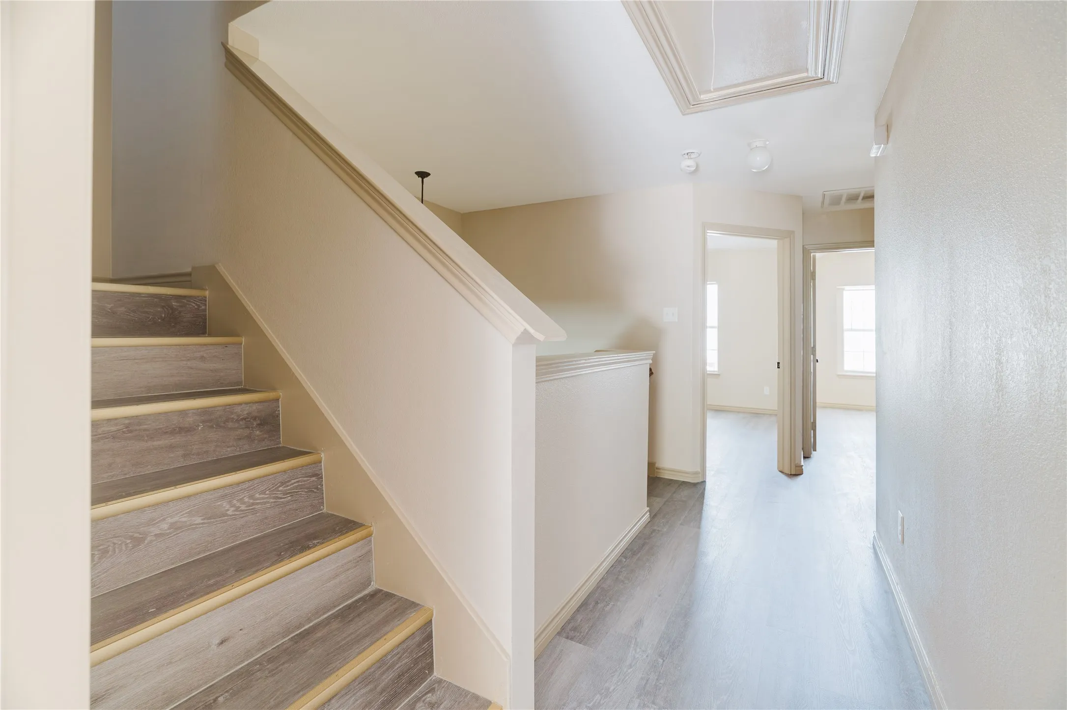 Townhouse For Rent in Tarrant County , 12604 Bay Avenue, Fort Worth, Texas 76040, 3 Bedroom, 3 Bathroom, 1 Garage spaces, 1,880 Sqft, built in 2010, mls#21393493, Real Estate Agent in Fort Worth, Homes For Rent in Tarrant county, Homes For Rent in Fort Worth, Realtor in Fort Worth Texas, Real Estate Brokerage Independent Realty Texas, Luminita Cordes Realtor