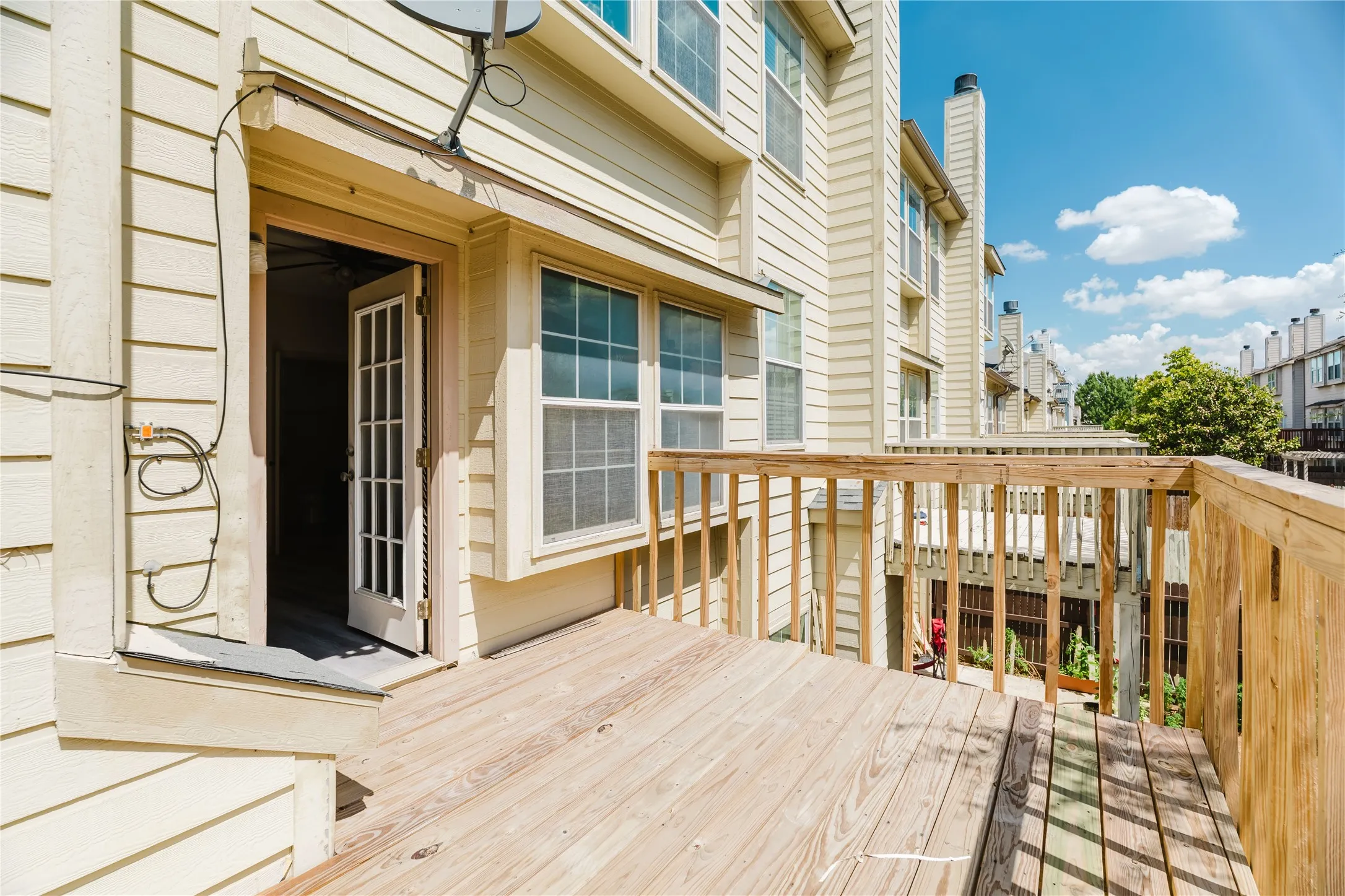 Townhouse For Rent in Tarrant County , 12604 Bay Avenue, Fort Worth, Texas 76040, 3 Bedroom, 3 Bathroom, 1 Garage spaces, 1,880 Sqft, built in 2010, mls#21393493, Real Estate Agent in Fort Worth, Homes For Rent in Tarrant county, Homes For Rent in Fort Worth, Realtor in Fort Worth Texas, Real Estate Brokerage Independent Realty Texas, Luminita Cordes Realtor