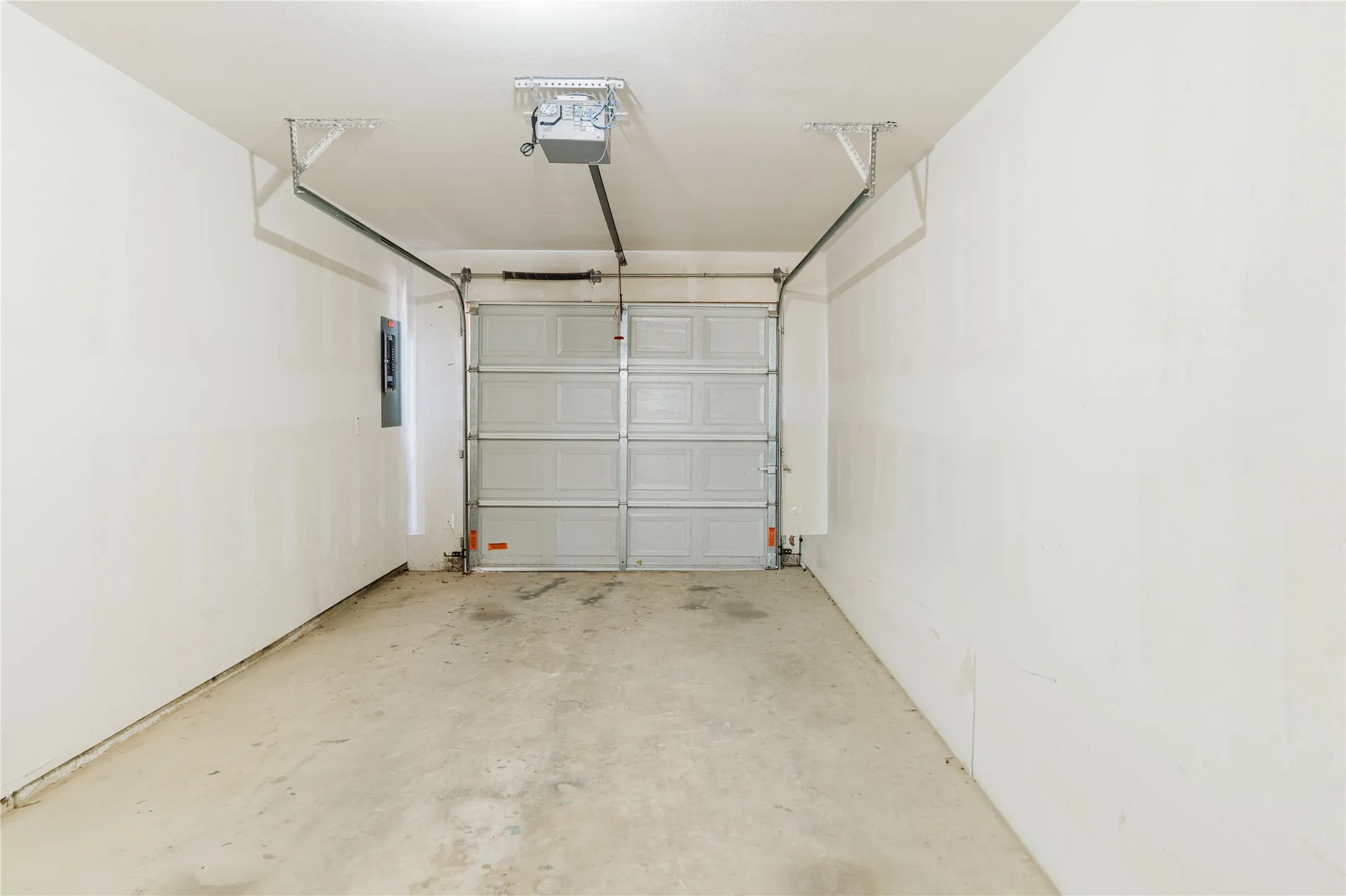 Townhouse For Rent in Tarrant County , 12604 Bay Avenue, Fort Worth, Texas 76040, 3 Bedroom, 3 Bathroom, 1 Garage spaces, 1,880 Sqft, built in 2010, mls#21393493, Real Estate Agent in Fort Worth, Homes For Rent in Tarrant county, Homes For Rent in Fort Worth, Realtor in Fort Worth Texas, Real Estate Brokerage Independent Realty Texas, Luminita Cordes Realtor