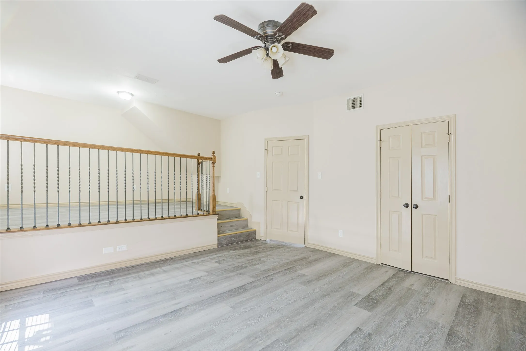 Townhouse For Rent in Tarrant County , 12604 Bay Avenue, Fort Worth, Texas 76040, 3 Bedroom, 3 Bathroom, 1 Garage spaces, 1,880 Sqft, built in 2010, mls#21393493, Real Estate Agent in Fort Worth, Homes For Rent in Tarrant county, Homes For Rent in Fort Worth, Realtor in Fort Worth Texas, Real Estate Brokerage Independent Realty Texas, Luminita Cordes Realtor