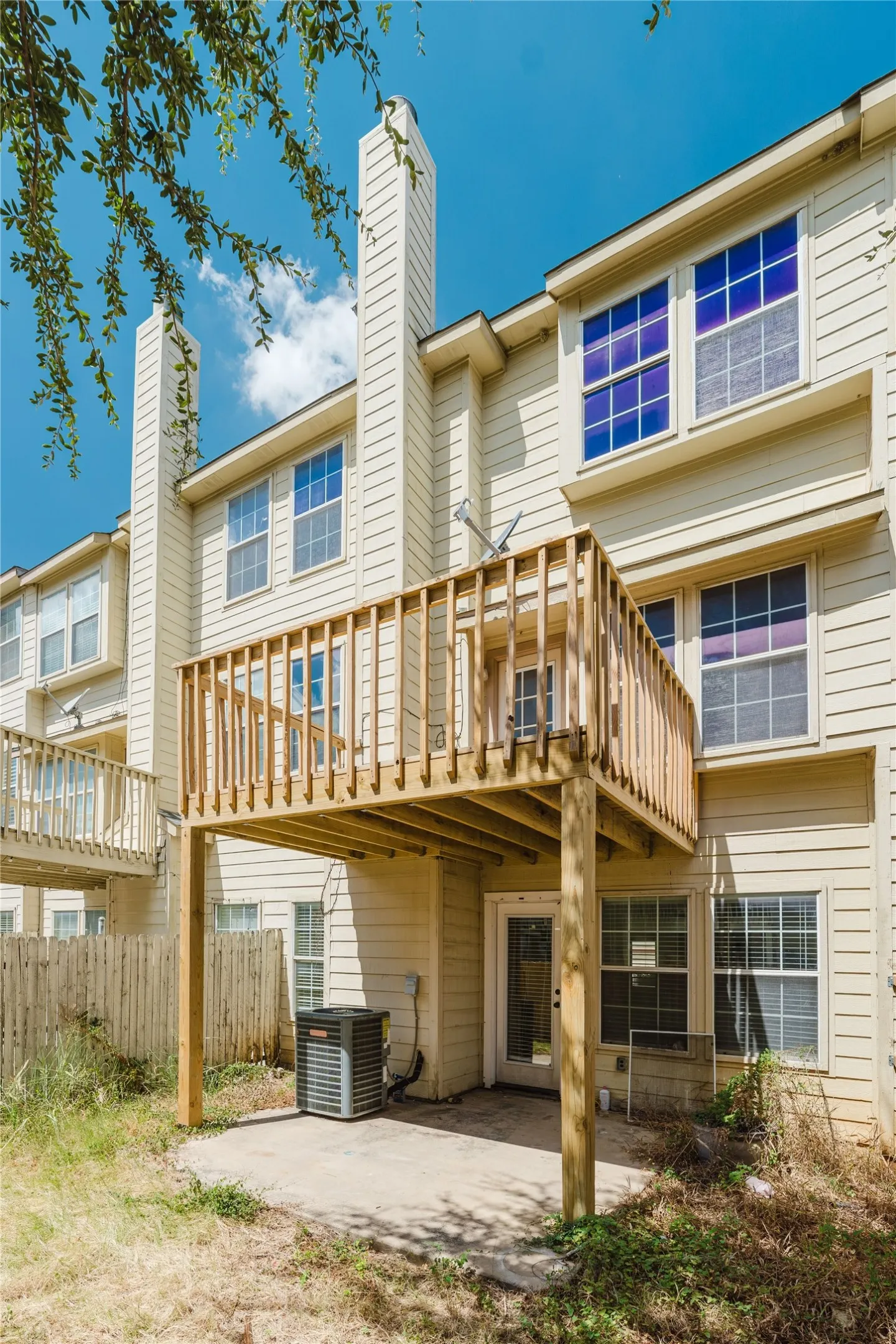 Townhouse For Rent in Tarrant County , 12604 Bay Avenue, Fort Worth, Texas 76040, 3 Bedroom, 3 Bathroom, 1 Garage spaces, 1,880 Sqft, built in 2010, mls#21393493, Real Estate Agent in Fort Worth, Homes For Rent in Tarrant county, Homes For Rent in Fort Worth, Realtor in Fort Worth Texas, Real Estate Brokerage Independent Realty Texas, Luminita Cordes Realtor