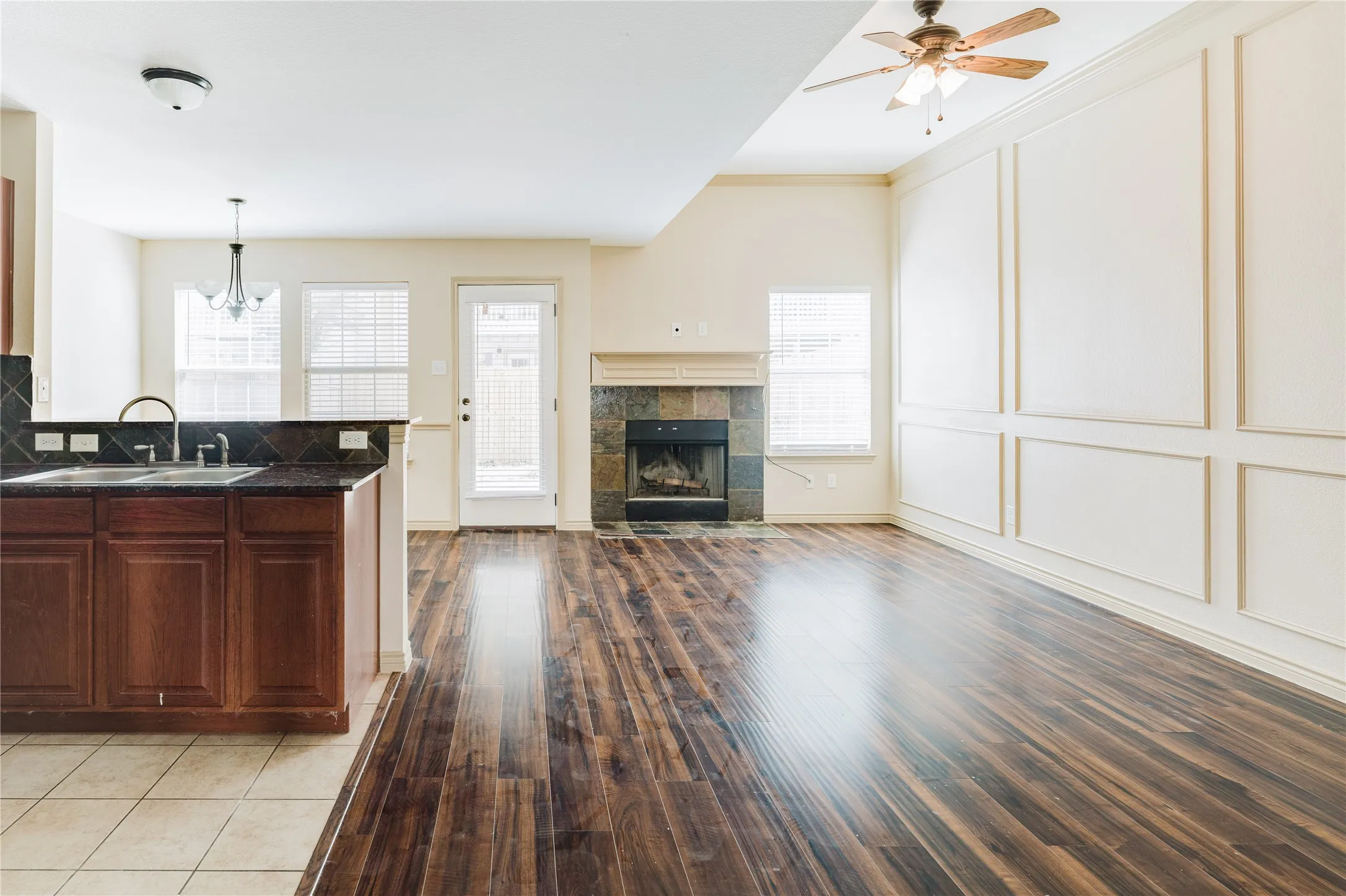Townhouse For Rent in Tarrant County , 12604 Bay Avenue, Fort Worth, Texas 76040, 3 Bedroom, 3 Bathroom, 1 Garage spaces, 1,880 Sqft, built in 2010, mls#21393493, Real Estate Agent in Fort Worth, Homes For Rent in Tarrant county, Homes For Rent in Fort Worth, Realtor in Fort Worth Texas, Real Estate Brokerage Independent Realty Texas, Luminita Cordes Realtor