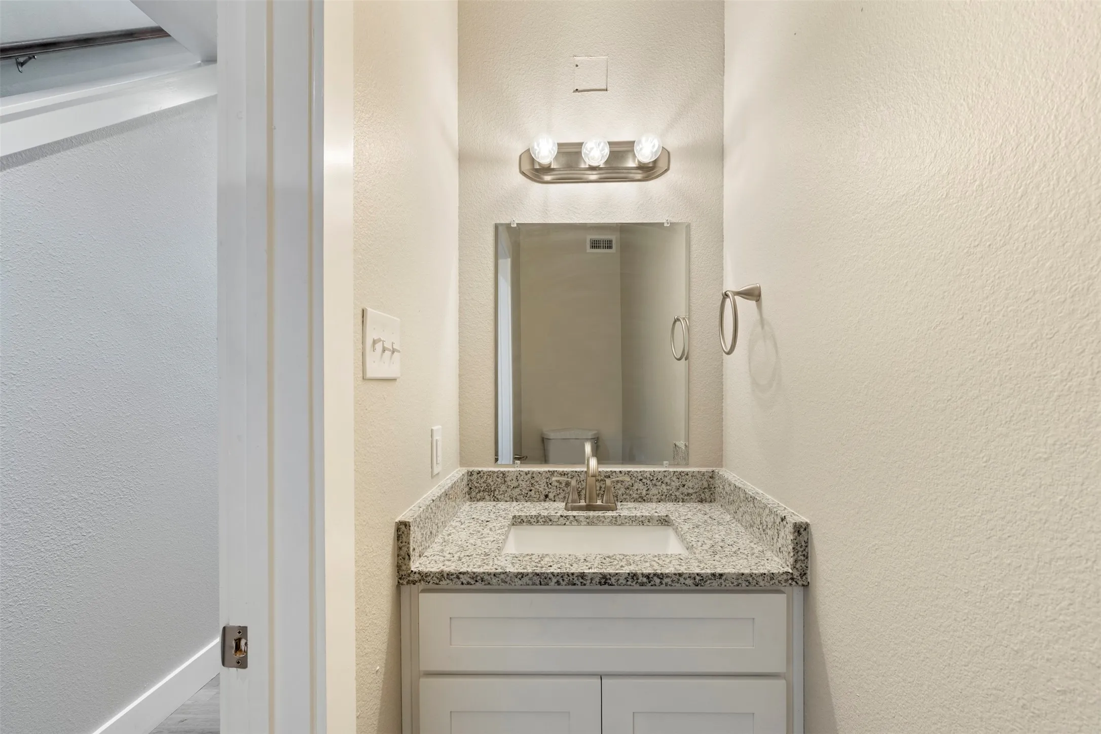 Single Family Residence For Sale in Dallas County , 4311 Montie Street, Dallas, Texas 75210, 3 Bedroom, 3 Bathroom, 1 Garage spaces, 1,695 Sqft, built in 2023, mls#21393192, Real Estate Agent in Dallas, Homes For Sale in Dallas county, Homes For Sale in Dallas, Realtor in Dallas Texas, Real Estate Brokerage Independent Realty Texas, Luminita Cordes Realtor