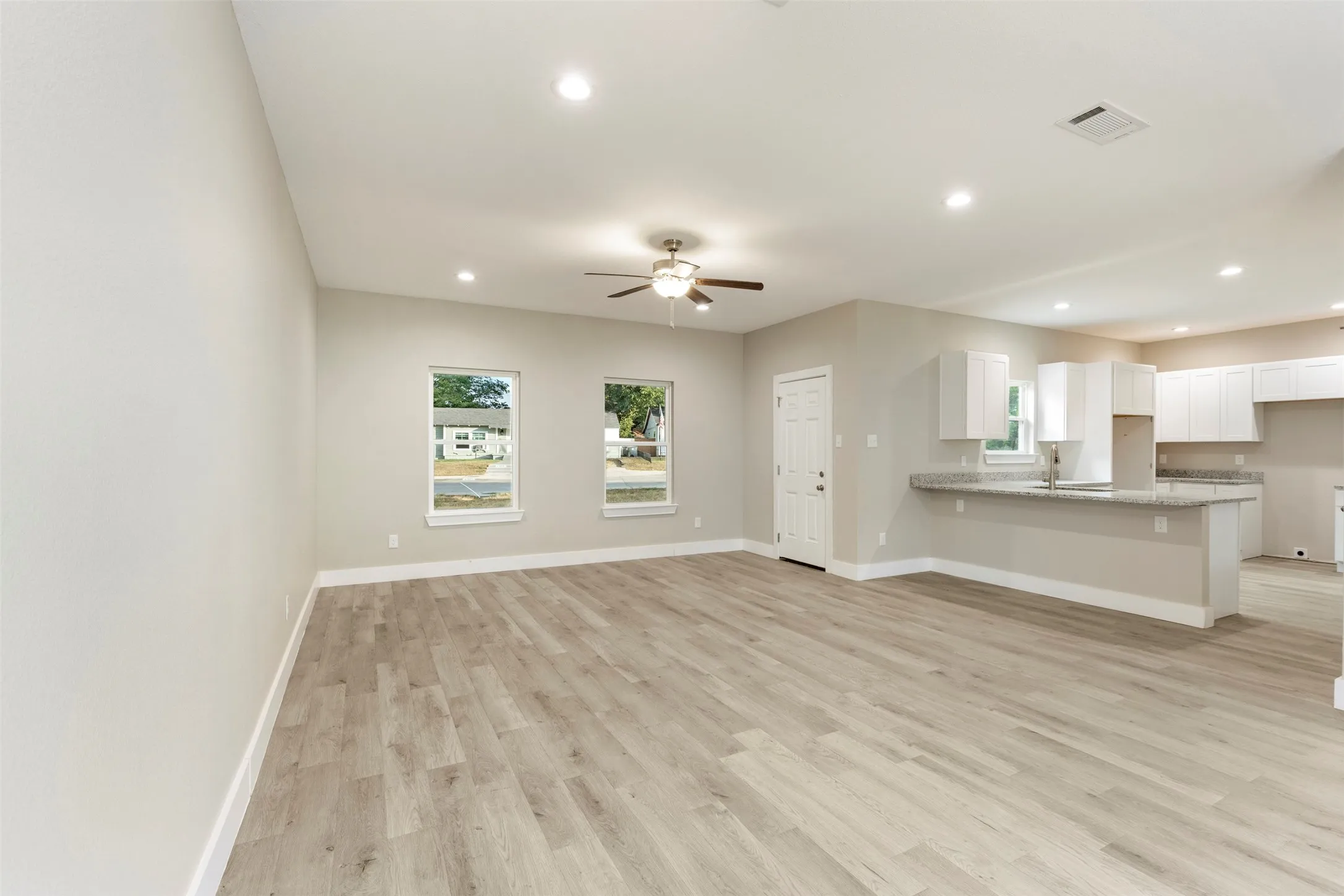 Single Family Residence For Sale in Dallas County , 4311 Montie Street, Dallas, Texas 75210, 3 Bedroom, 3 Bathroom, 1 Garage spaces, 1,695 Sqft, built in 2023, mls#21393192, Real Estate Agent in Dallas, Homes For Sale in Dallas county, Homes For Sale in Dallas, Realtor in Dallas Texas, Real Estate Brokerage Independent Realty Texas, Luminita Cordes Realtor