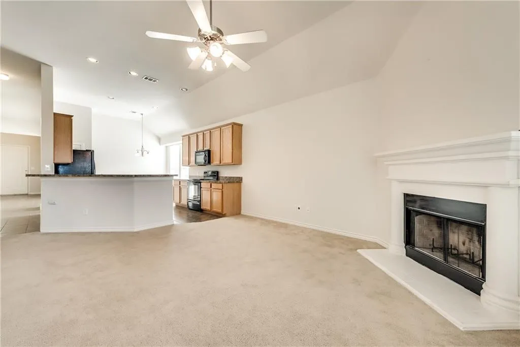 Single Family Residence For Rent in Denton County , 5601 Millers Creek Drive, Denton, Texas 76226, 3 Bedroom, 2 Bathroom, 2 Garage spaces, 2,015 Sqft, built in 2006, mls#21393474, Real Estate Agent in Denton, Homes For Rent in Denton county, Homes For Rent in Denton, Realtor in Denton Texas, Real Estate Brokerage Independent Realty Texas, Luminita Cordes Realtor
