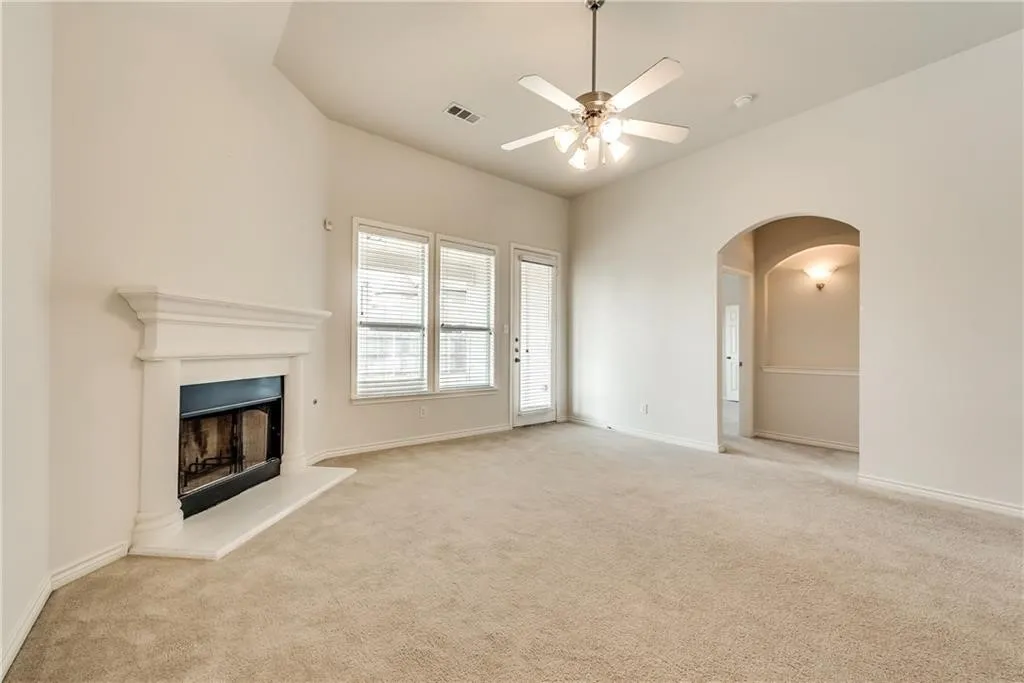 Single Family Residence For Rent in Denton County , 5601 Millers Creek Drive, Denton, Texas 76226, 3 Bedroom, 2 Bathroom, 2 Garage spaces, 2,015 Sqft, built in 2006, mls#21393474, Real Estate Agent in Denton, Homes For Rent in Denton county, Homes For Rent in Denton, Realtor in Denton Texas, Real Estate Brokerage Independent Realty Texas, Luminita Cordes Realtor