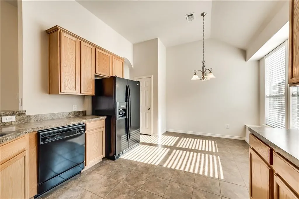 Single Family Residence For Rent in Denton County , 5601 Millers Creek Drive, Denton, Texas 76226, 3 Bedroom, 2 Bathroom, 2 Garage spaces, 2,015 Sqft, built in 2006, mls#21393474, Real Estate Agent in Denton, Homes For Rent in Denton county, Homes For Rent in Denton, Realtor in Denton Texas, Real Estate Brokerage Independent Realty Texas, Luminita Cordes Realtor