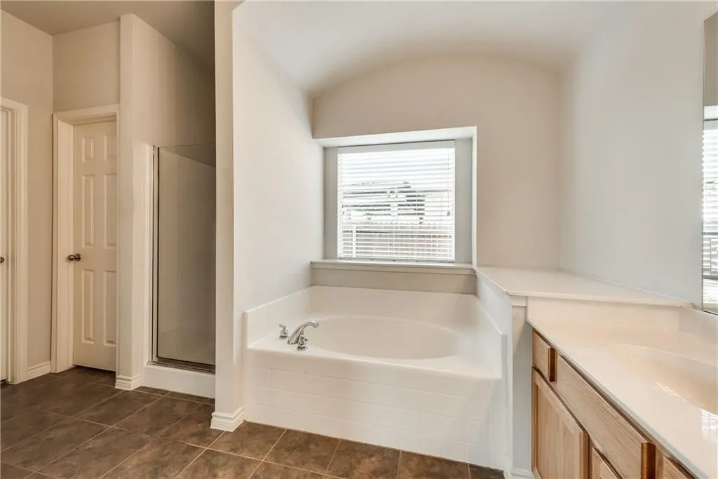 Single Family Residence For Rent in Denton County , 5601 Millers Creek Drive, Denton, Texas 76226, 3 Bedroom, 2 Bathroom, 2 Garage spaces, 2,015 Sqft, built in 2006, mls#21393474, Real Estate Agent in Denton, Homes For Rent in Denton county, Homes For Rent in Denton, Realtor in Denton Texas, Real Estate Brokerage Independent Realty Texas, Luminita Cordes Realtor